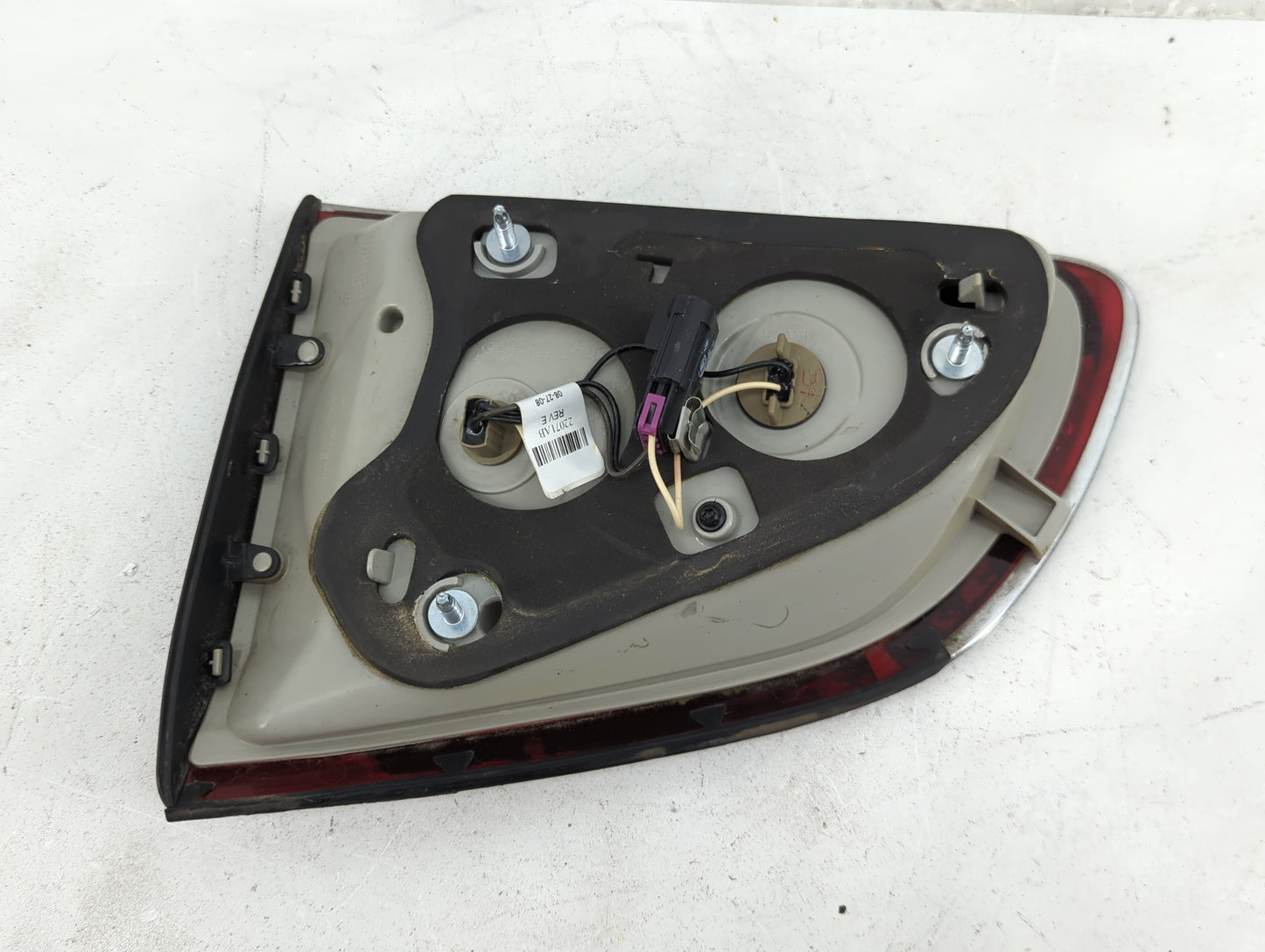 2008-2012 Buick Enclave Passenger Right Side Deck Lid Mounted Tail Light - Oemusedautoparts1.com