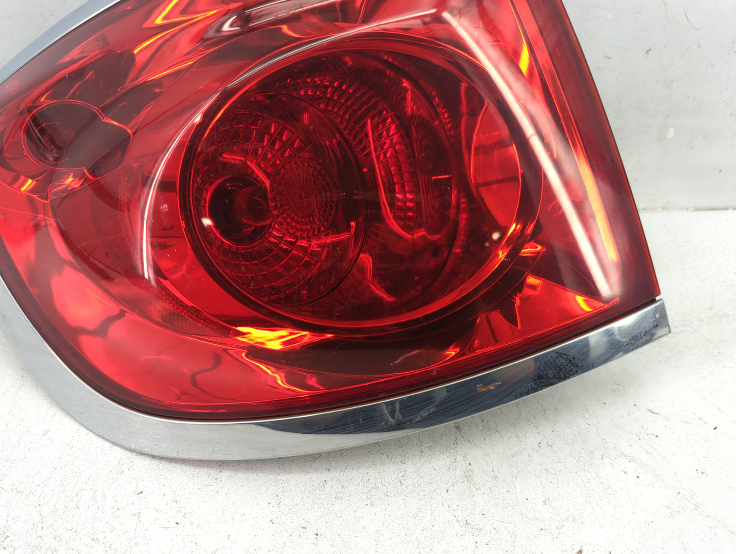 2008-2012 Buick Enclave Driver Left Side Deck Lid Mounted Tail Light - Oemusedautoparts1.com