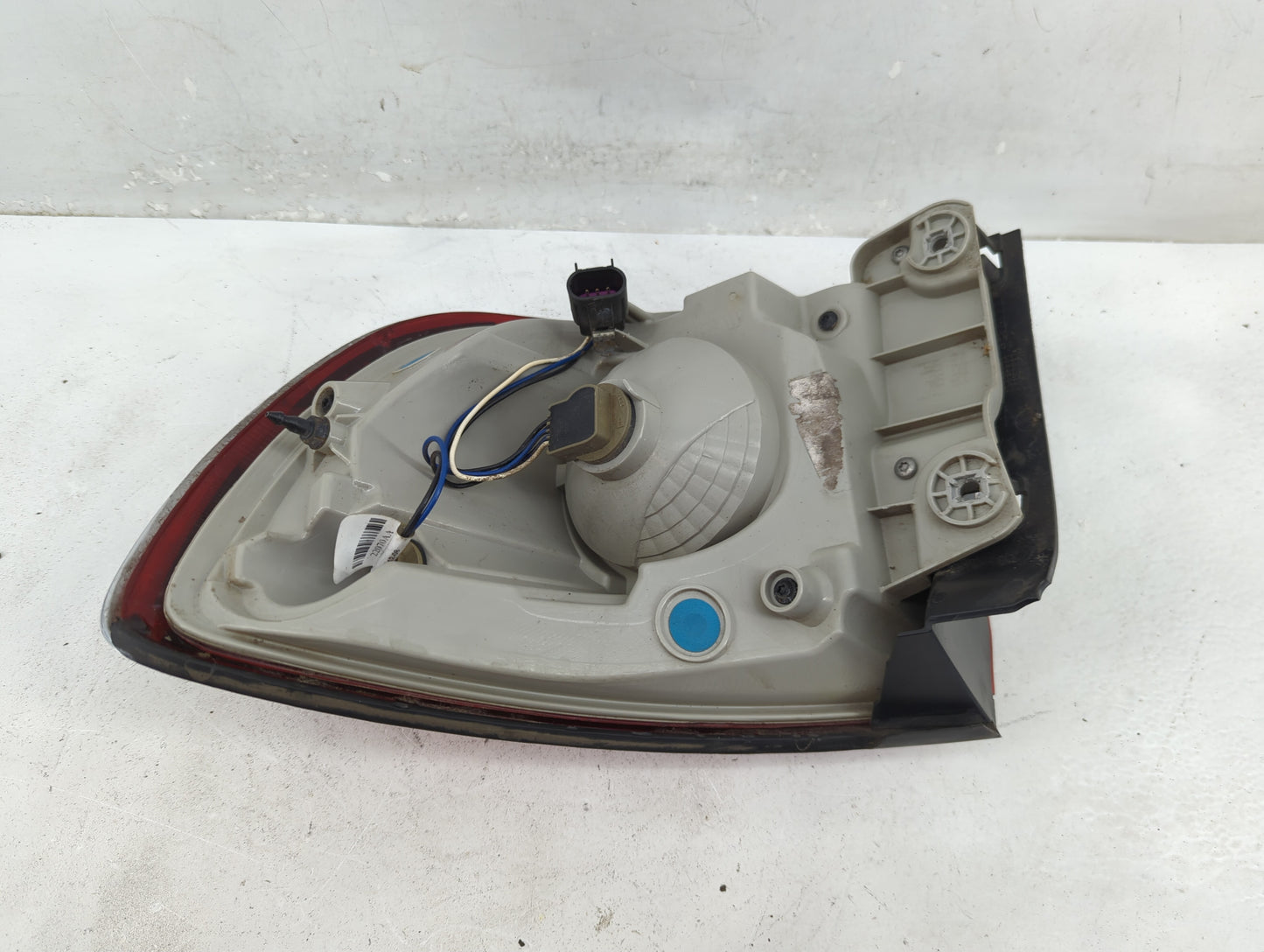 2008-2012 Buick Enclave Driver Left Side Deck Lid Mounted Tail Light - Oemusedautoparts1.com