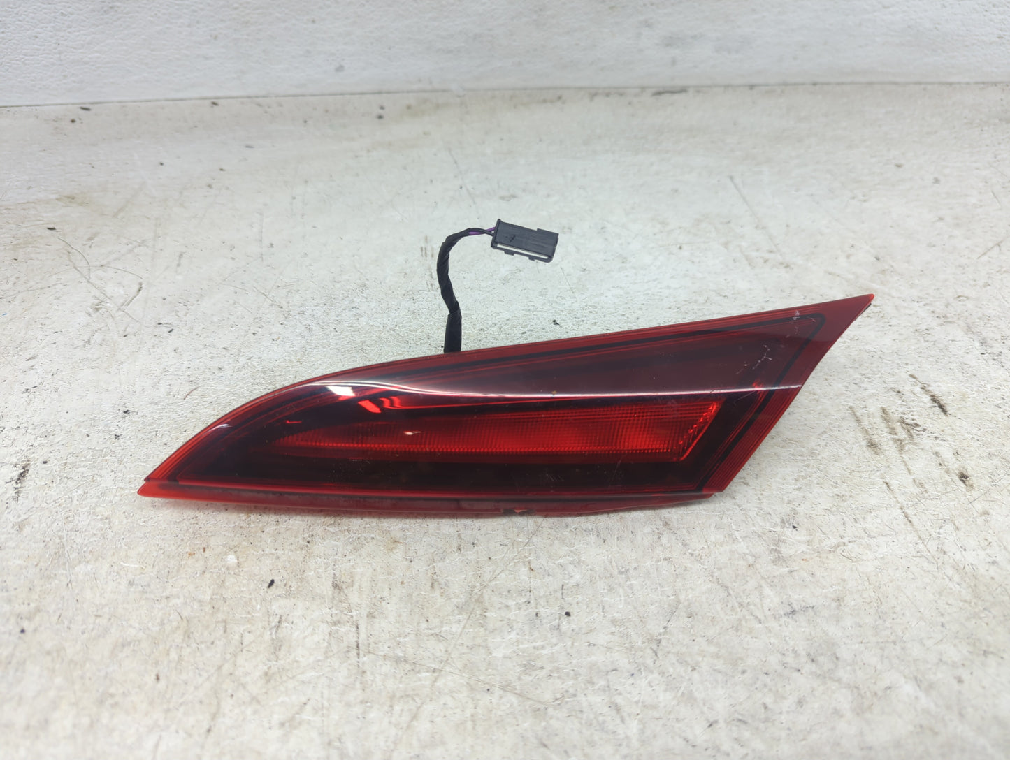 2008-2012 Buick Enclave Passenger Right Side Deck Lid Mounted Tail Light 1098047 - Oemusedautoparts1.com
