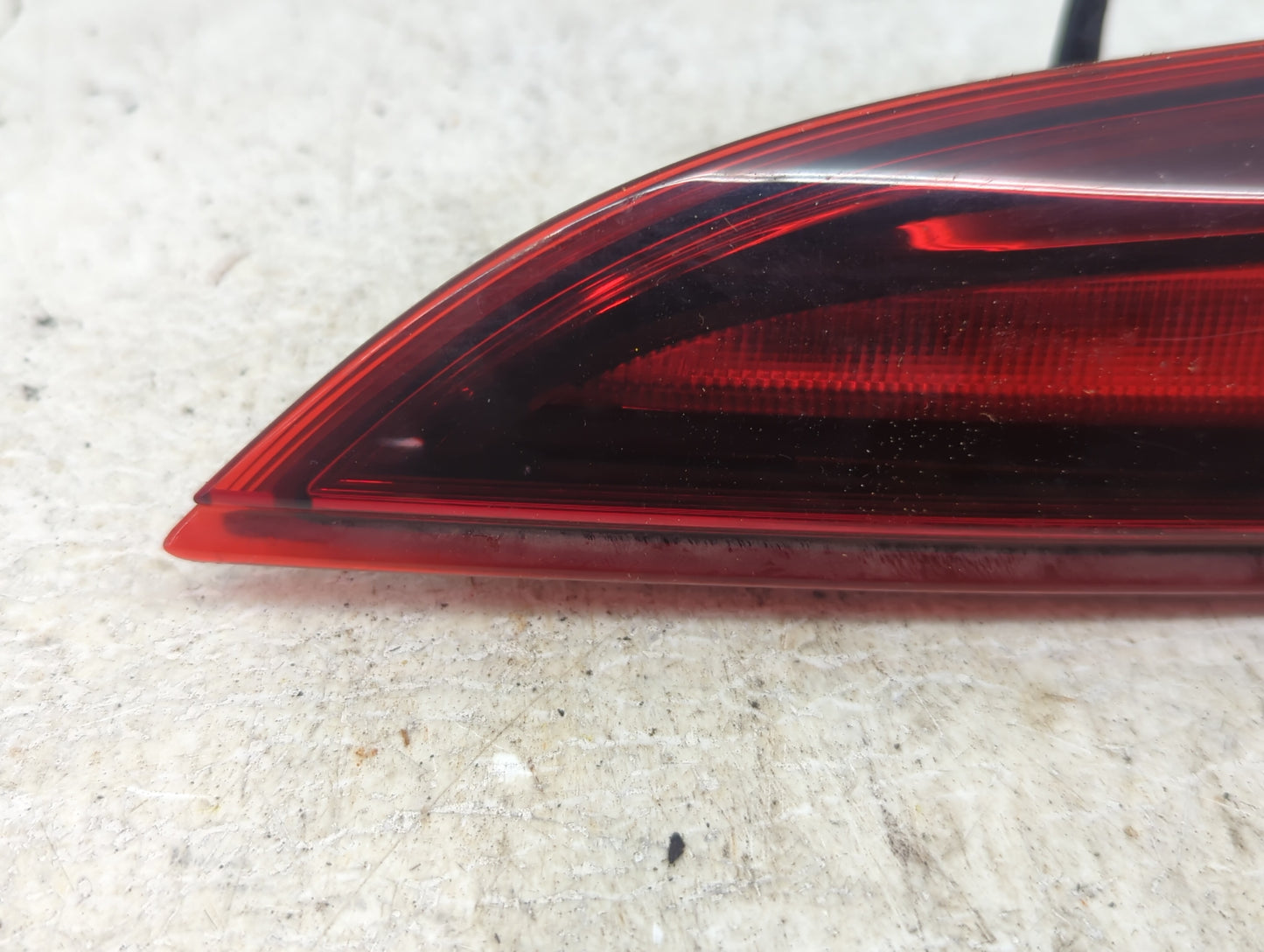 2008-2012 Buick Enclave Passenger Right Side Deck Lid Mounted Tail Light 1098047 - Oemusedautoparts1.com