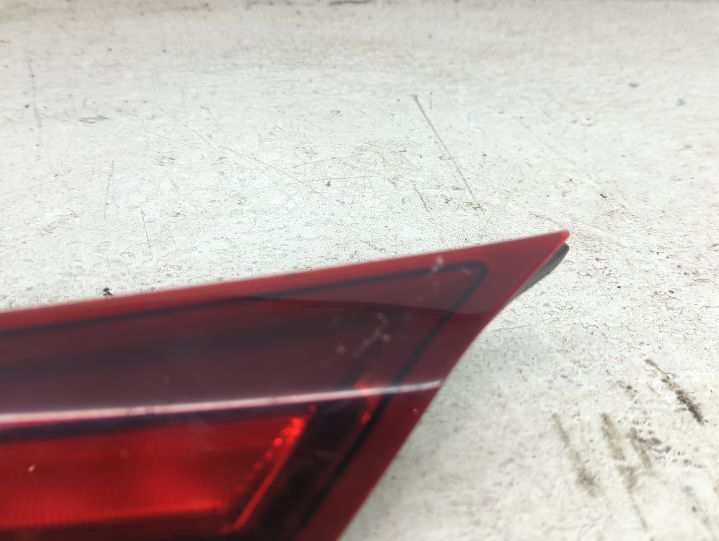 2008-2012 Buick Enclave Passenger Right Side Deck Lid Mounted Tail Light 1098047 - Oemusedautoparts1.com