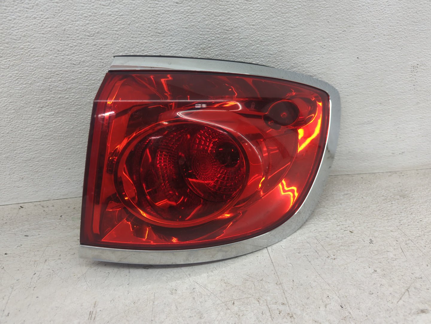 2008-2012 Buick Enclave Tail Light Assembly Passenger Right OEM Fits Fits 2008 2009 2010 2011 2012 OEM Used Auto Parts - Oem
