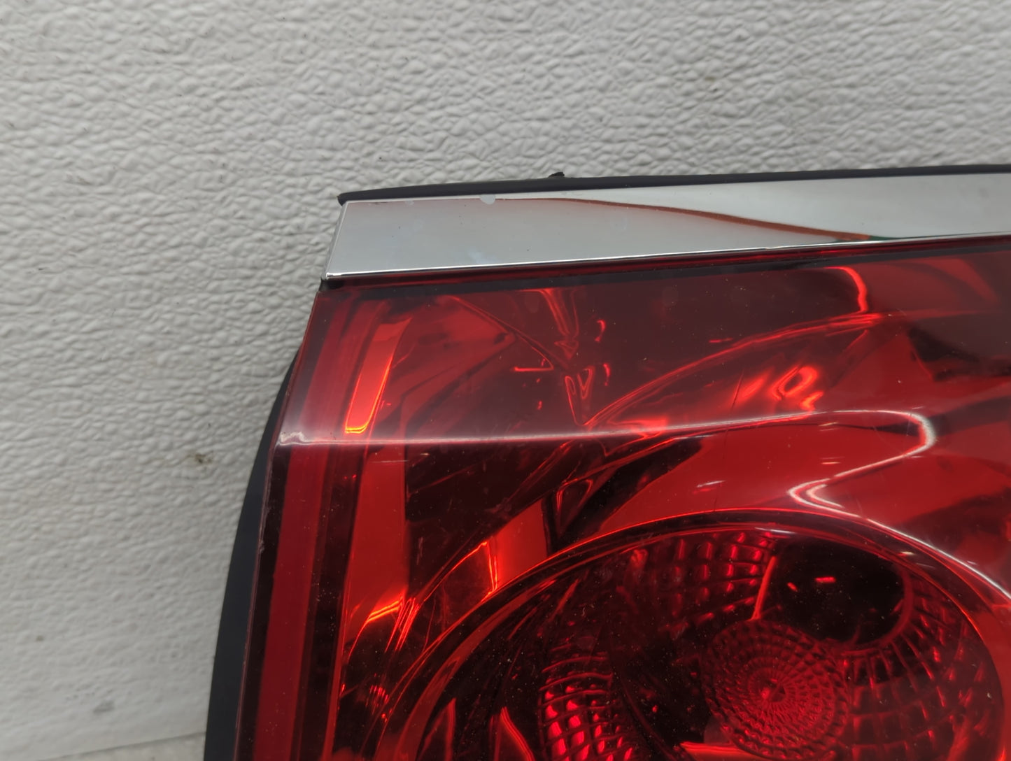 2008-2012 Buick Enclave Tail Light Assembly Passenger Right OEM Fits Fits 2008 2009 2010 2011 2012 OEM Used Auto Parts - Oem