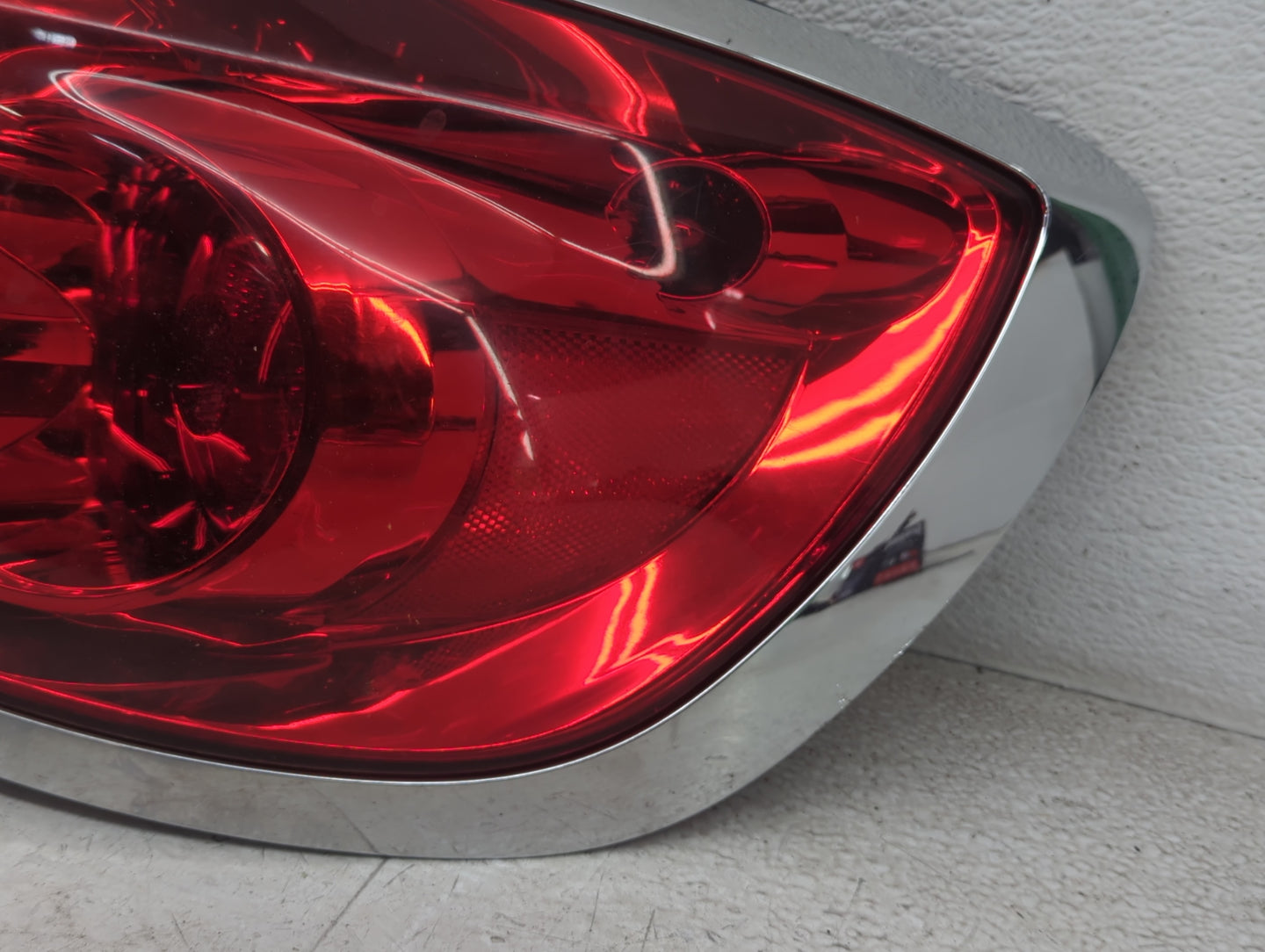 2008-2012 Buick Enclave Tail Light Assembly Passenger Right OEM Fits Fits 2008 2009 2010 2011 2012 OEM Used Auto Parts - Oem