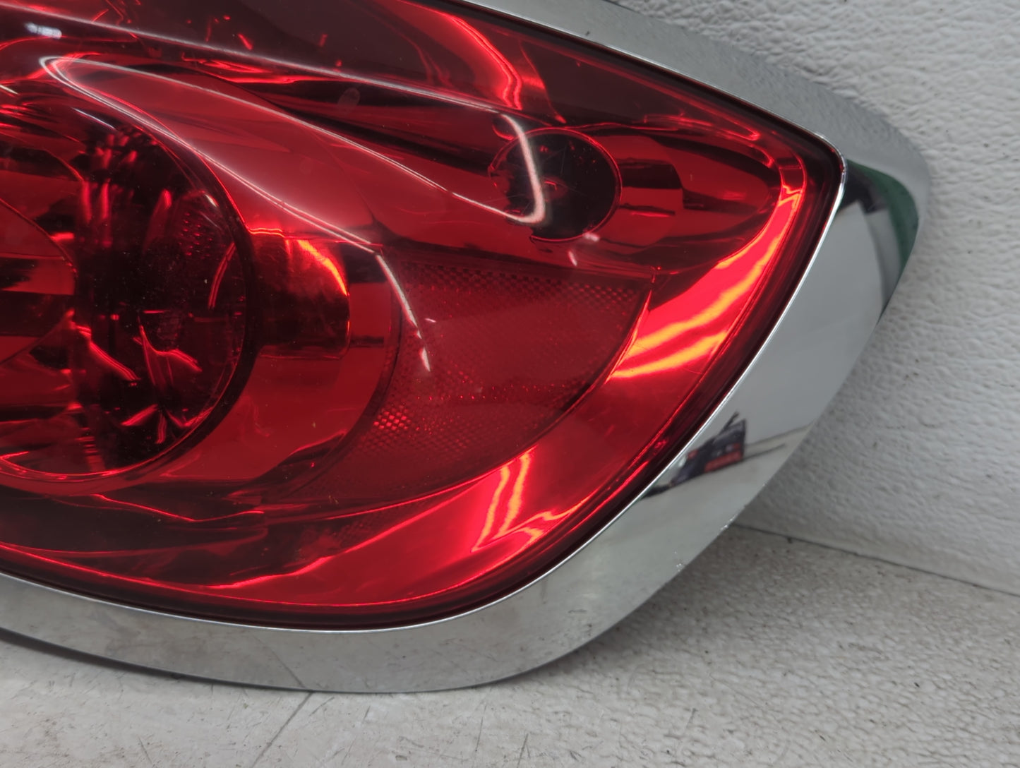 2008-2012 Buick Enclave Tail Light Assembly Passenger Right OEM Fits Fits 2008 2009 2010 2011 2012 OEM Used Auto Parts - Oem