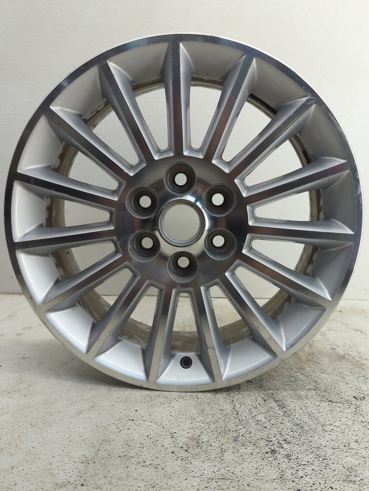 2008-2012 Buick Enclave Oem Wheel Rim 1104039 - Oemusedautoparts1.com