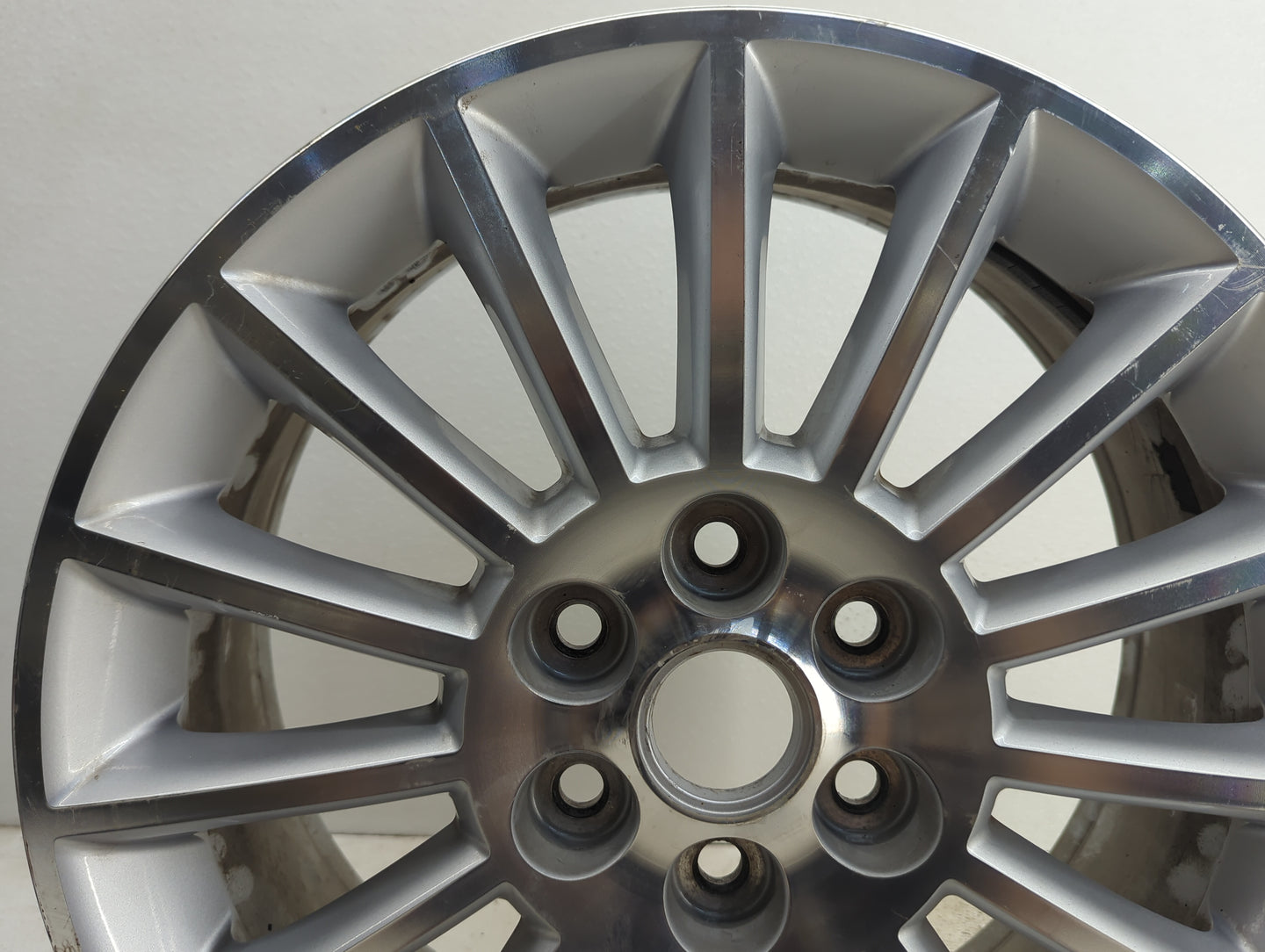2008-2012 Buick Enclave Oem Wheel Rim 1104039 - Oemusedautoparts1.com