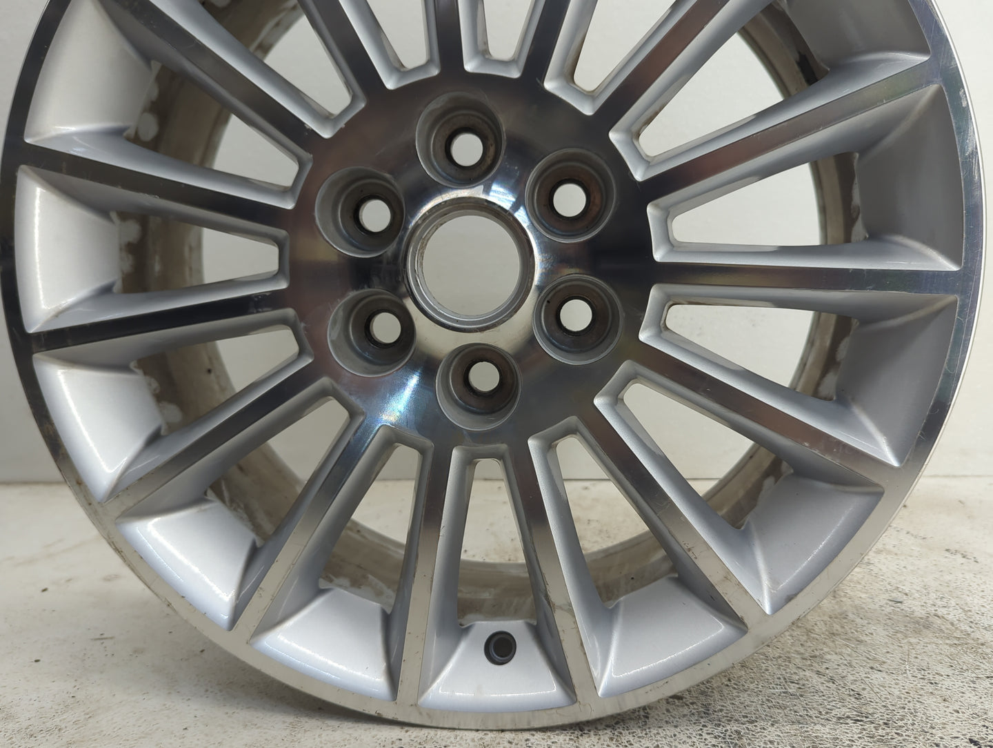 2008-2012 Buick Enclave Oem Wheel Rim 1104039 - Oemusedautoparts1.com