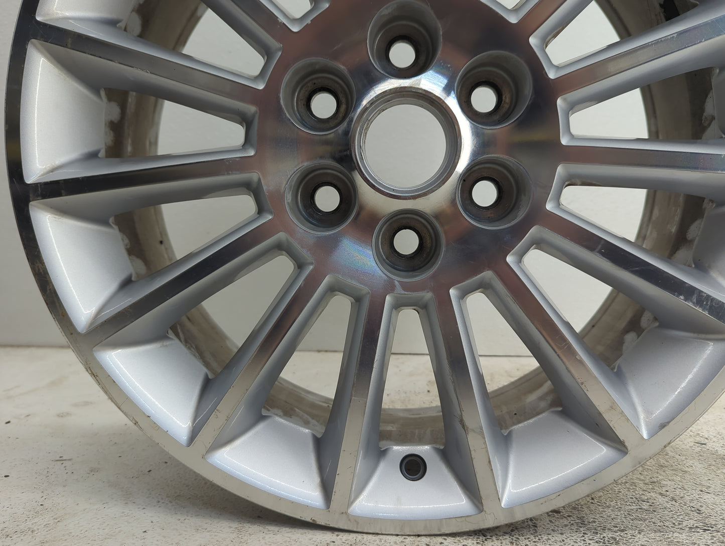 2008-2012 Buick Enclave Oem Wheel Rim 1104039 - Oemusedautoparts1.com