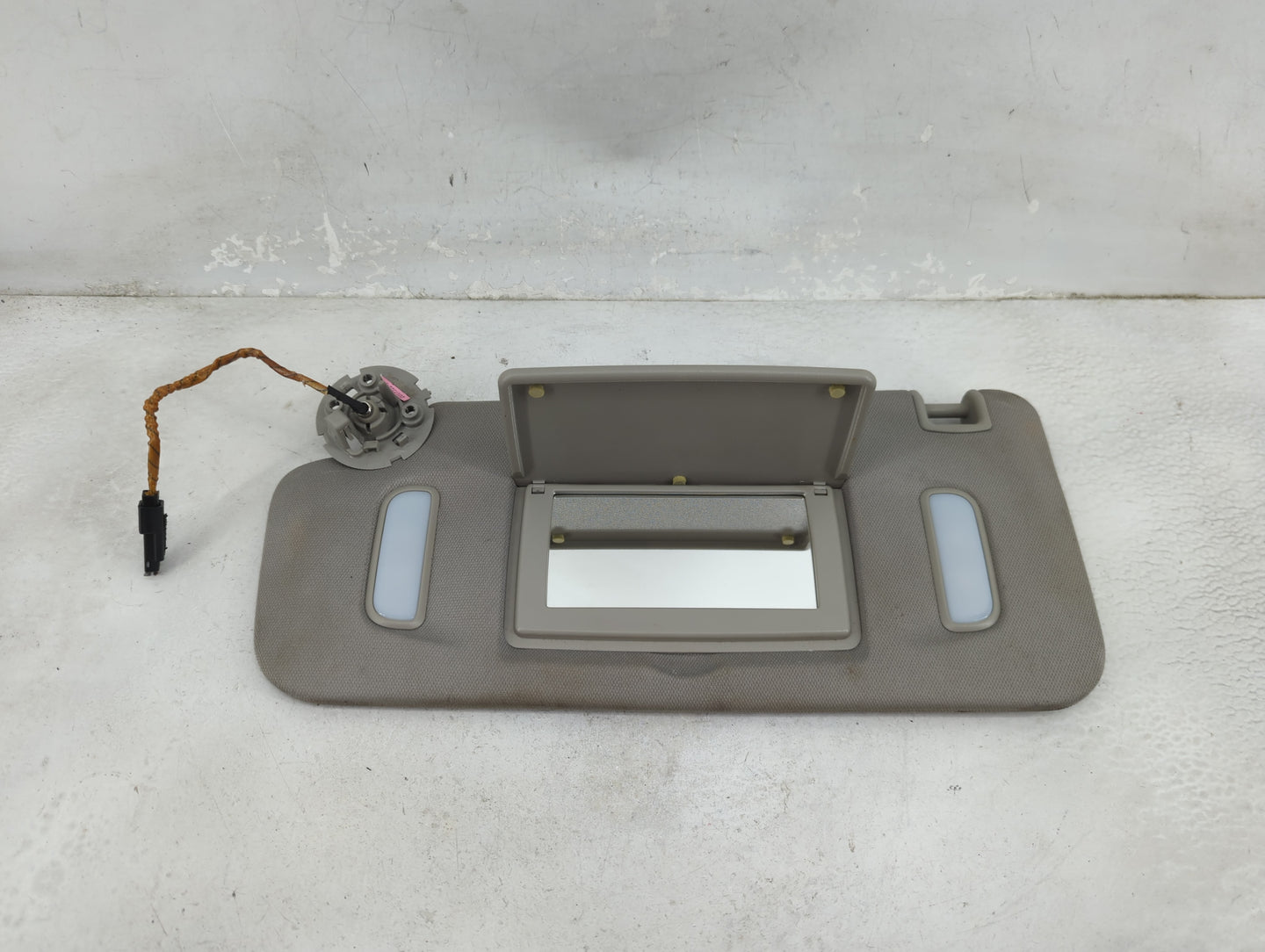 2008-2017 Buick Enclave Sun Visor Shade Replacement Driver Left Mirror Fits OEM Used Auto Parts - Oemusedautoparts1.com