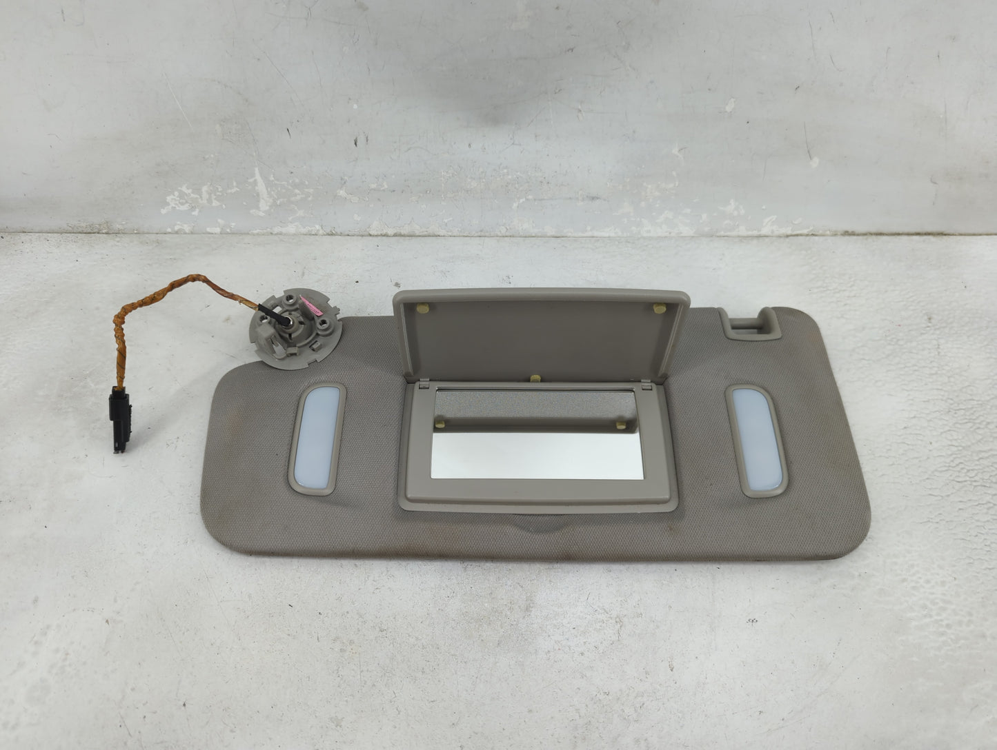 2008-2017 Buick Enclave Sun Visor Shade Replacement Driver Left Mirror Fits OEM Used Auto Parts - Oemusedautoparts1.com