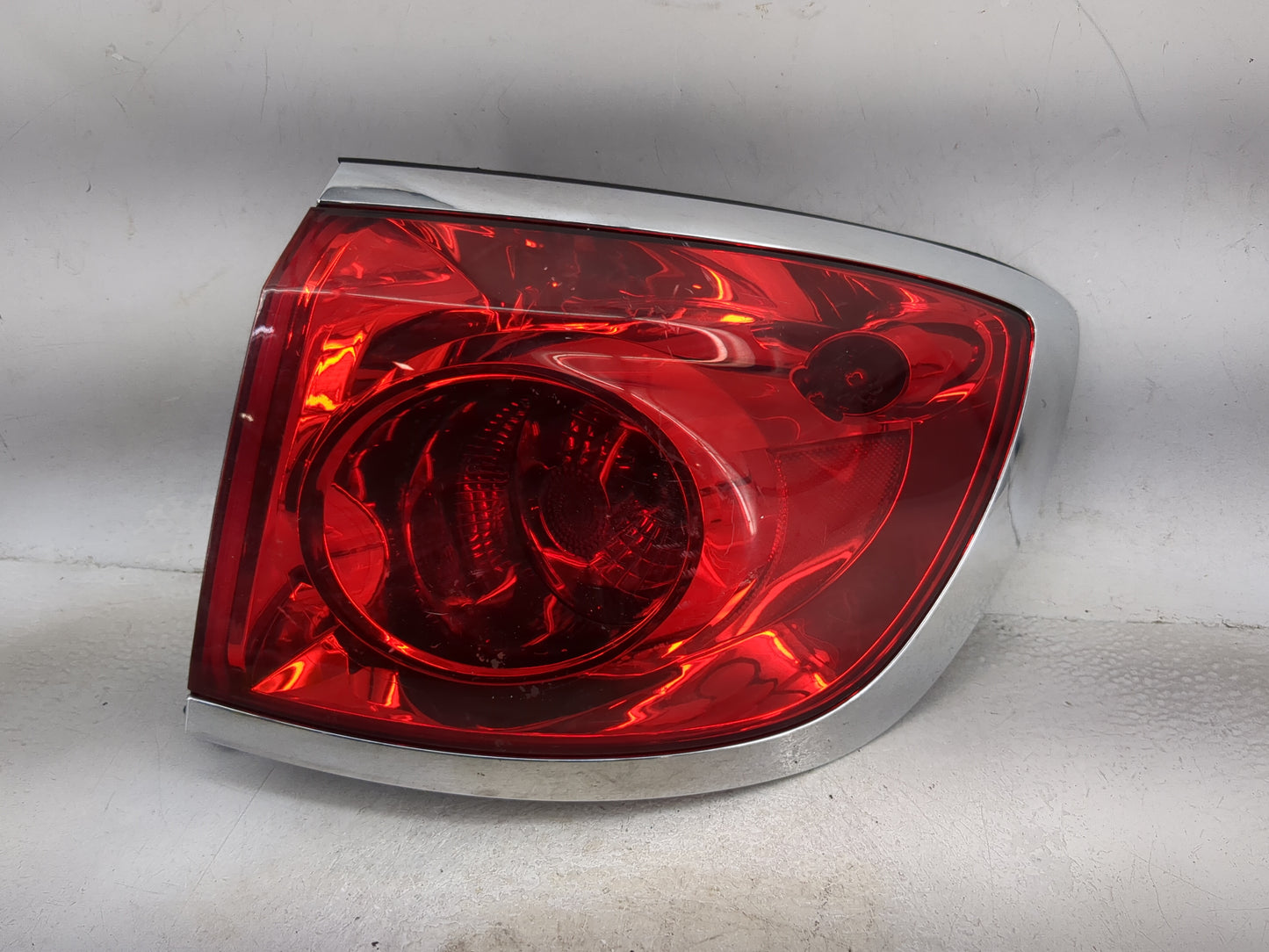 2008-2012 Buick Enclave Tail Light Assembly Passenger Right OEM Fits Fits 2008 2009 2010 2011 2012 OEM Used Auto Parts - Oem