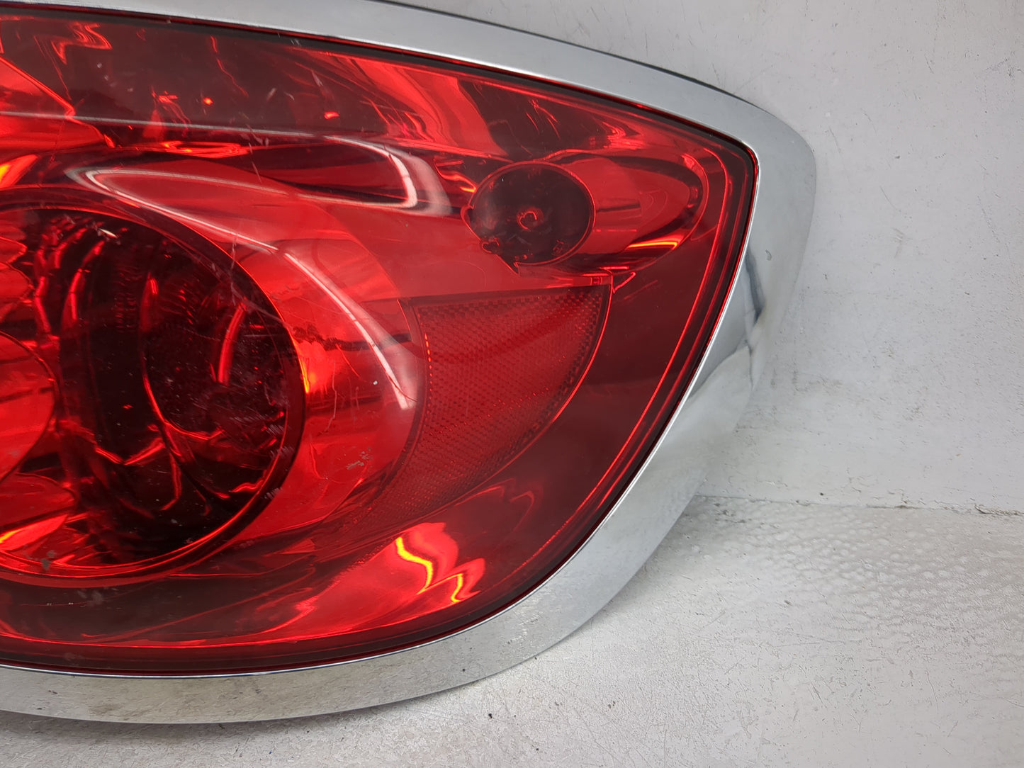 2008-2012 Buick Enclave Tail Light Assembly Passenger Right OEM Fits Fits 2008 2009 2010 2011 2012 OEM Used Auto Parts - Oem