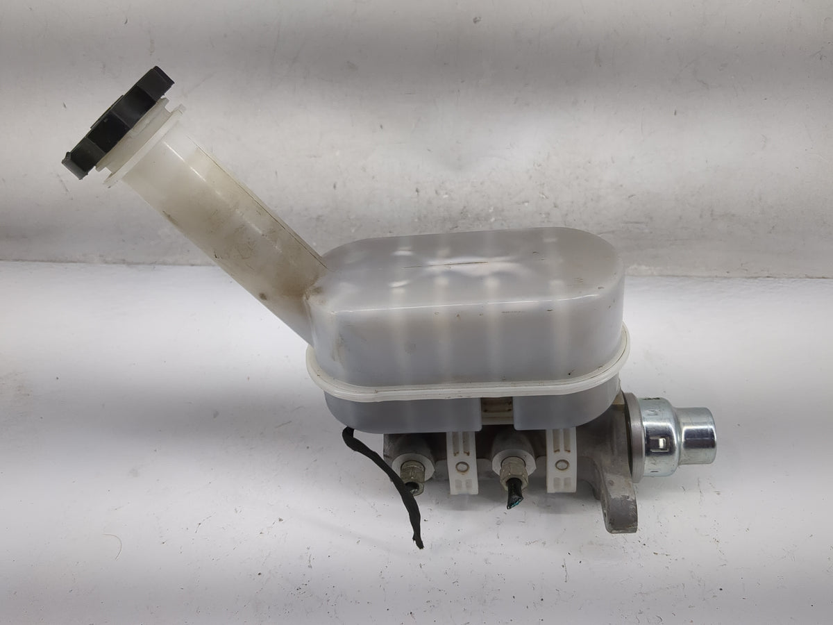 2009-2017 Buick Enclave Brake Master Cylinder 5025945 - Oemusedautoparts1.com