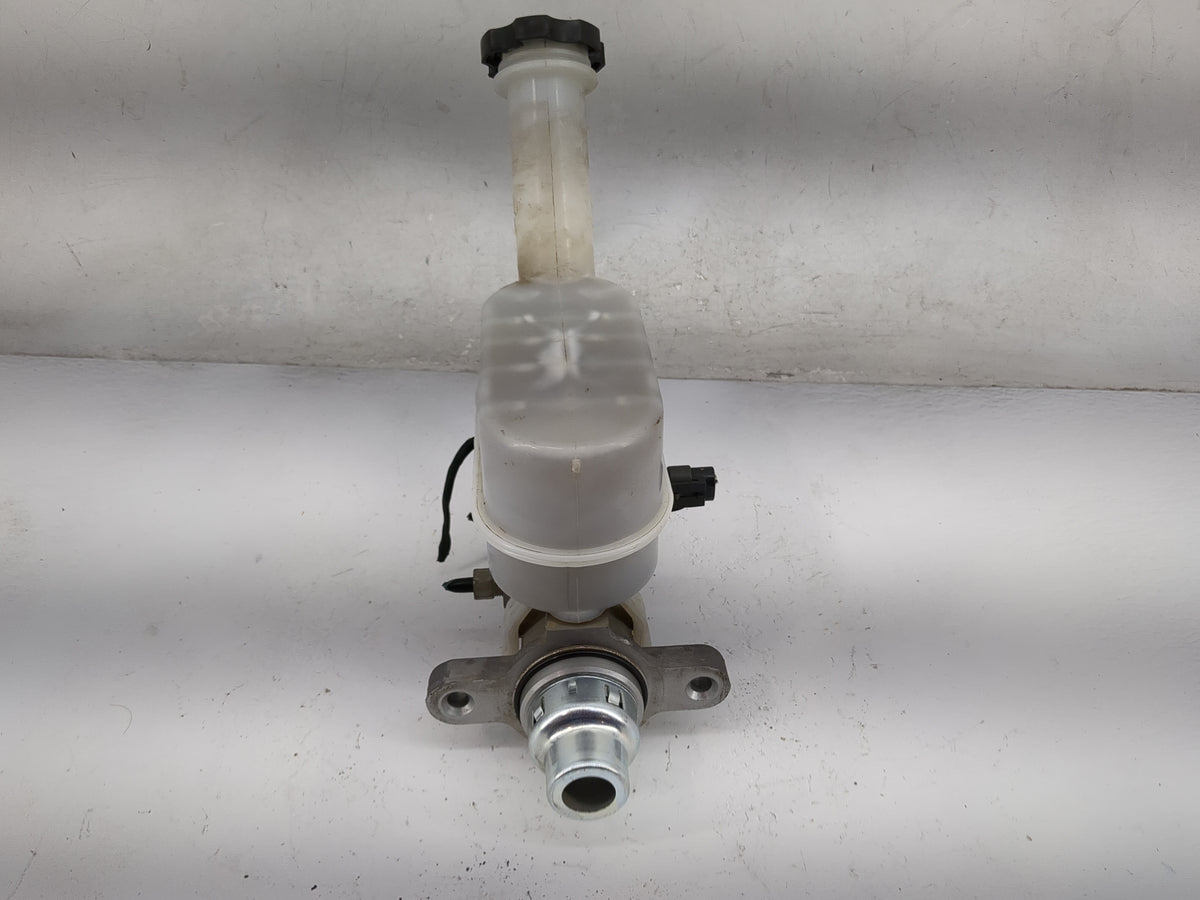 2009-2017 Buick Enclave Brake Master Cylinder 5025945 - Oemusedautoparts1.com