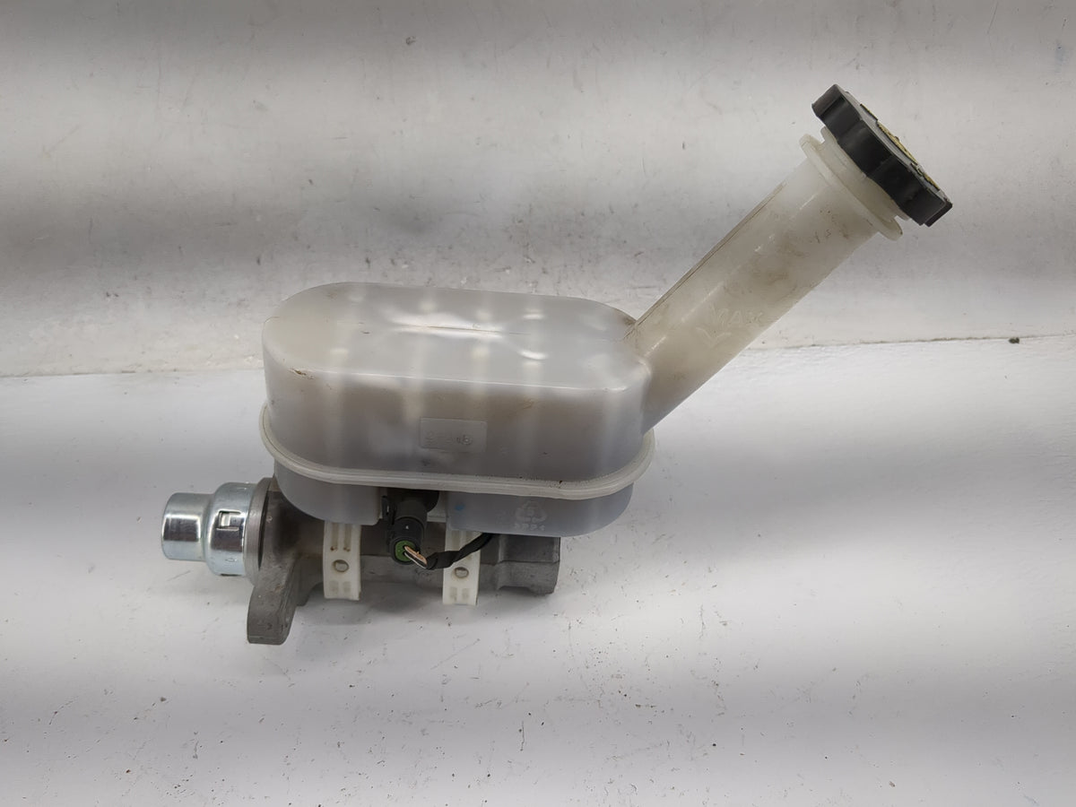 2009-2017 Buick Enclave Brake Master Cylinder 5025945 - Oemusedautoparts1.com