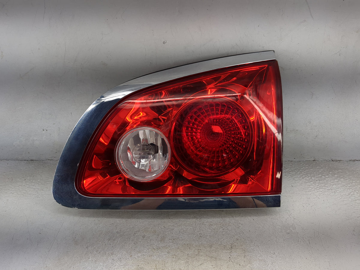 2008-2012 Buick Enclave Passenger Right Side Deck Lid Mounted Tail Light 5025955 - Oemusedautoparts1.com