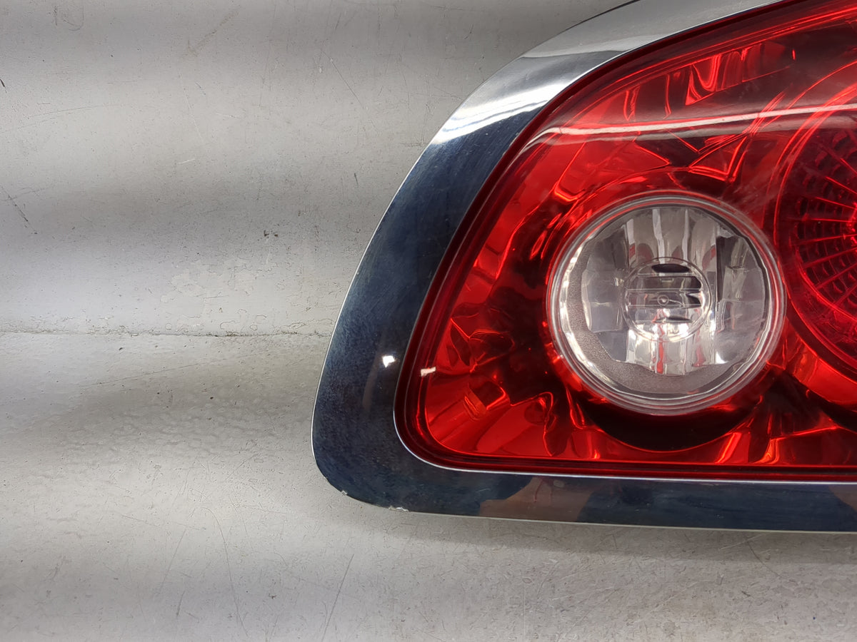2008-2012 Buick Enclave Passenger Right Side Deck Lid Mounted Tail Light 5025955 - Oemusedautoparts1.com