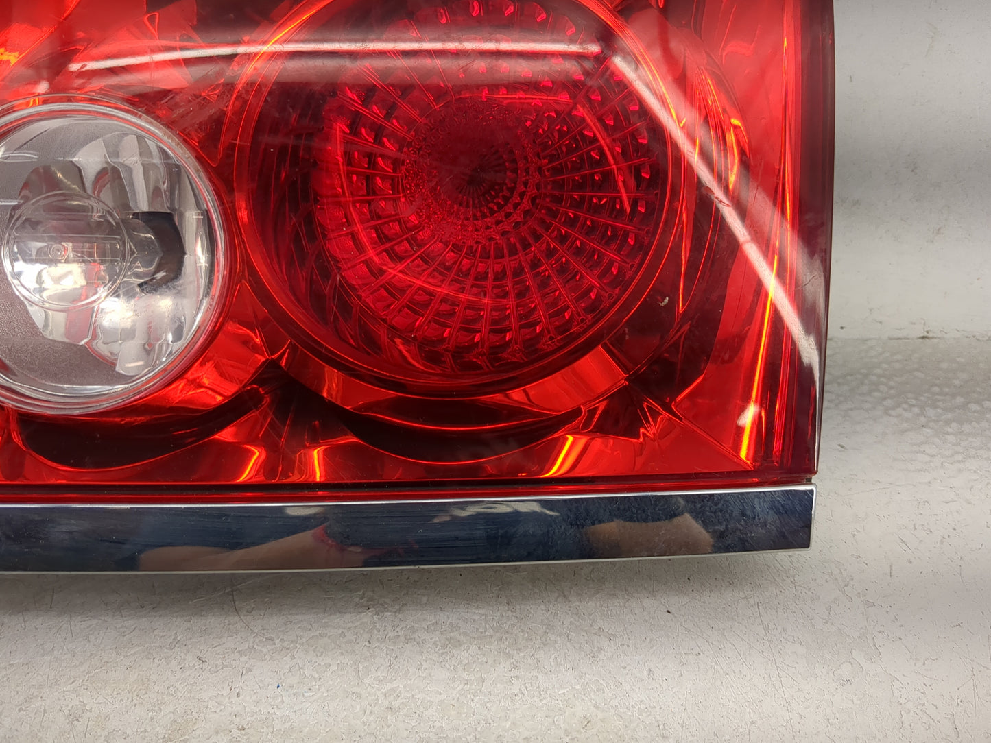 2008-2012 Buick Enclave Passenger Right Side Deck Lid Mounted Tail Light 5025955 - Oemusedautoparts1.com