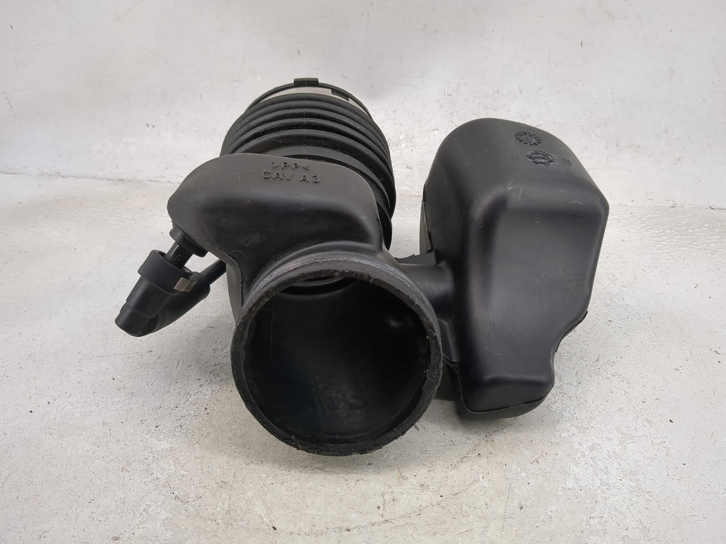 Buick Enclave Air Cleaner Intake Duct Hose Tube 5025975 - Oemusedautoparts1.com