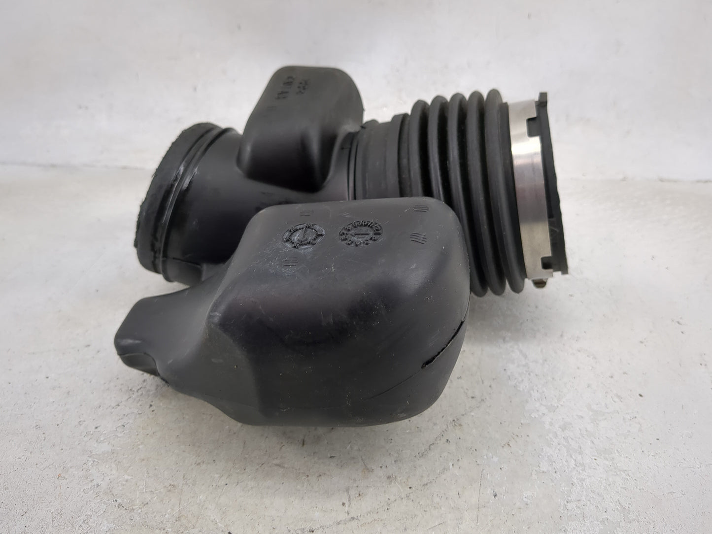 Buick Enclave Air Cleaner Intake Duct Hose Tube 5025975 - Oemusedautoparts1.com