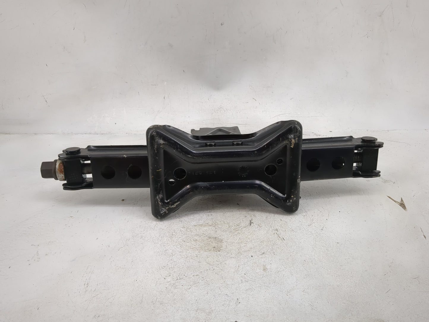 Buick Enclave Spare Scissor Car Jack 5027637 - Oemusedautoparts1.com