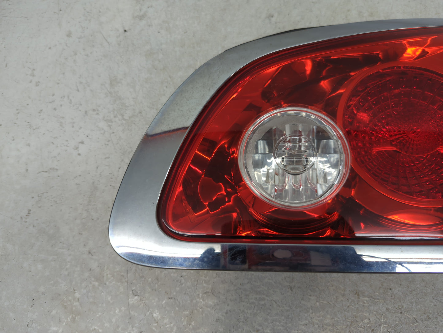 2008 Buick Enclave Driver Left Side Tail Light Taillight Deck Lid Mounted - Oemusedautoparts1.com