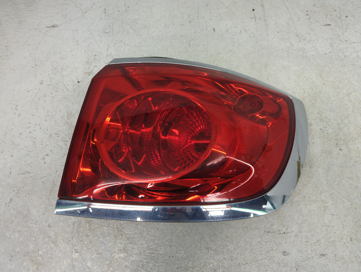 2008-2012 Buick Enclave Tail Light Assembly Passenger Right OEM Fits Fits 2008 2009 2010 2011 2012 OEM Used Auto Parts - Oem