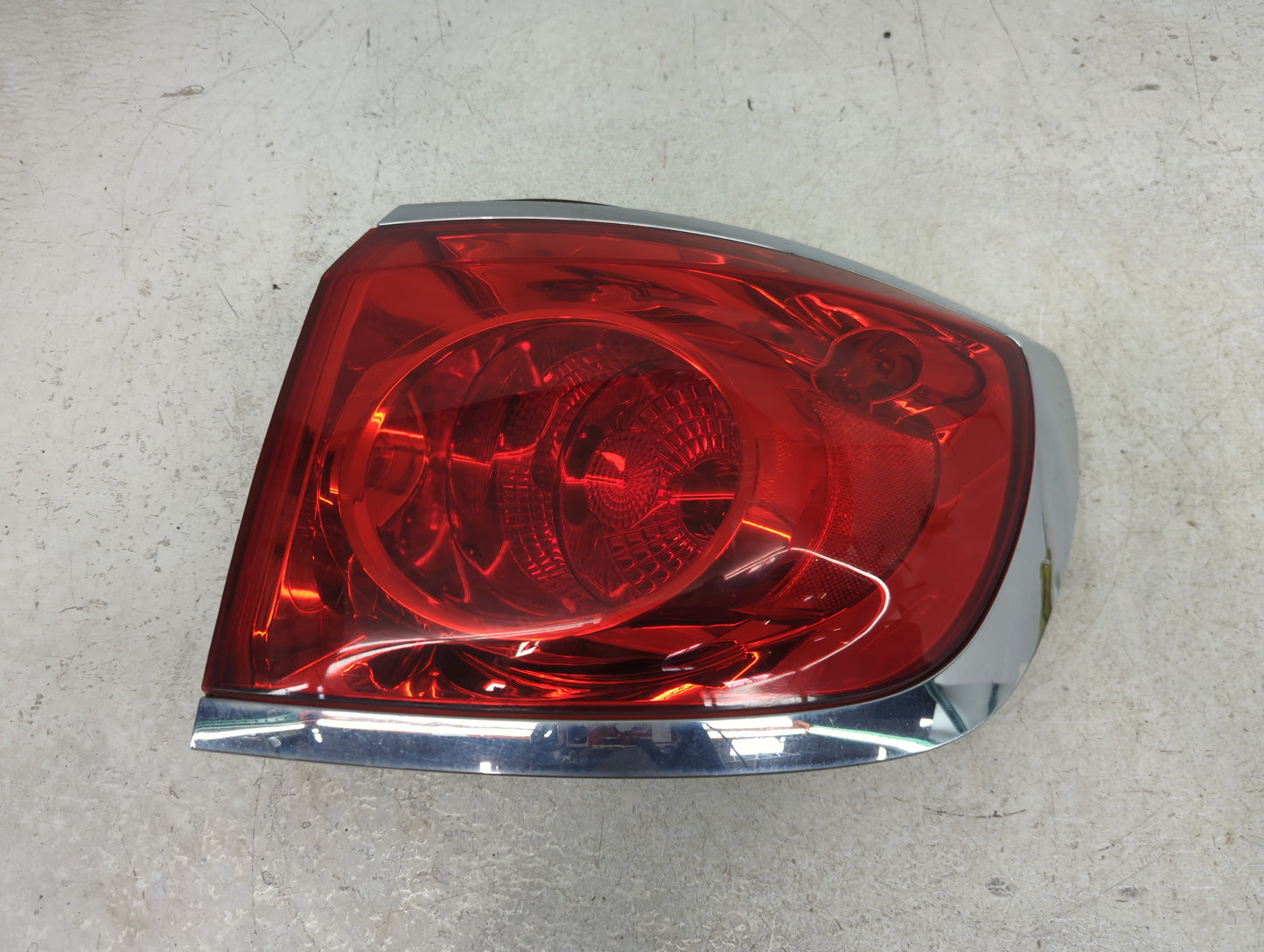 2008-2012 Buick Enclave Tail Light Assembly Passenger Right OEM Fits Fits 2008 2009 2010 2011 2012 OEM Used Auto Parts - Oem