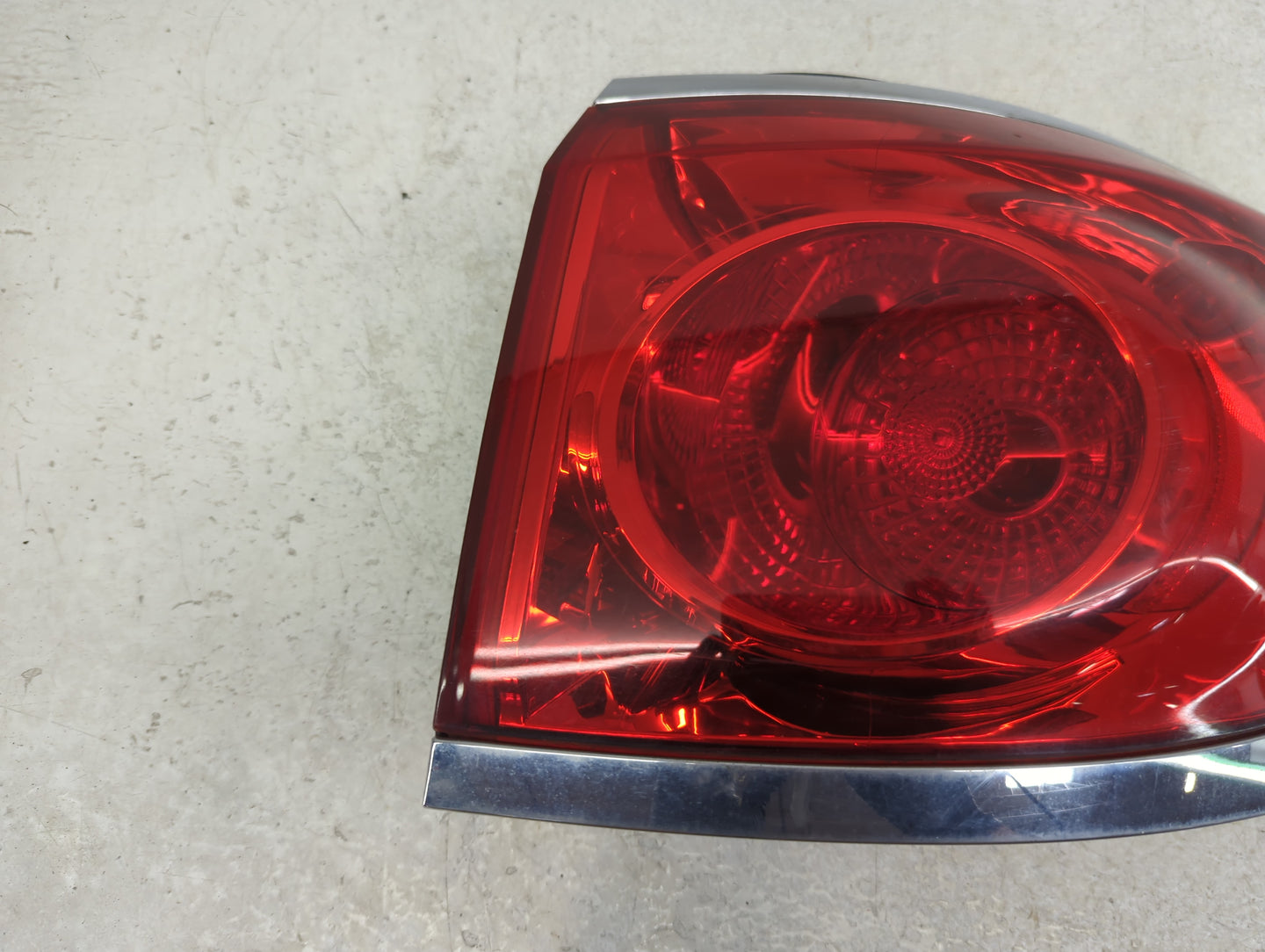 2008-2012 Buick Enclave Tail Light Assembly Passenger Right OEM Fits Fits 2008 2009 2010 2011 2012 OEM Used Auto Parts - Oem
