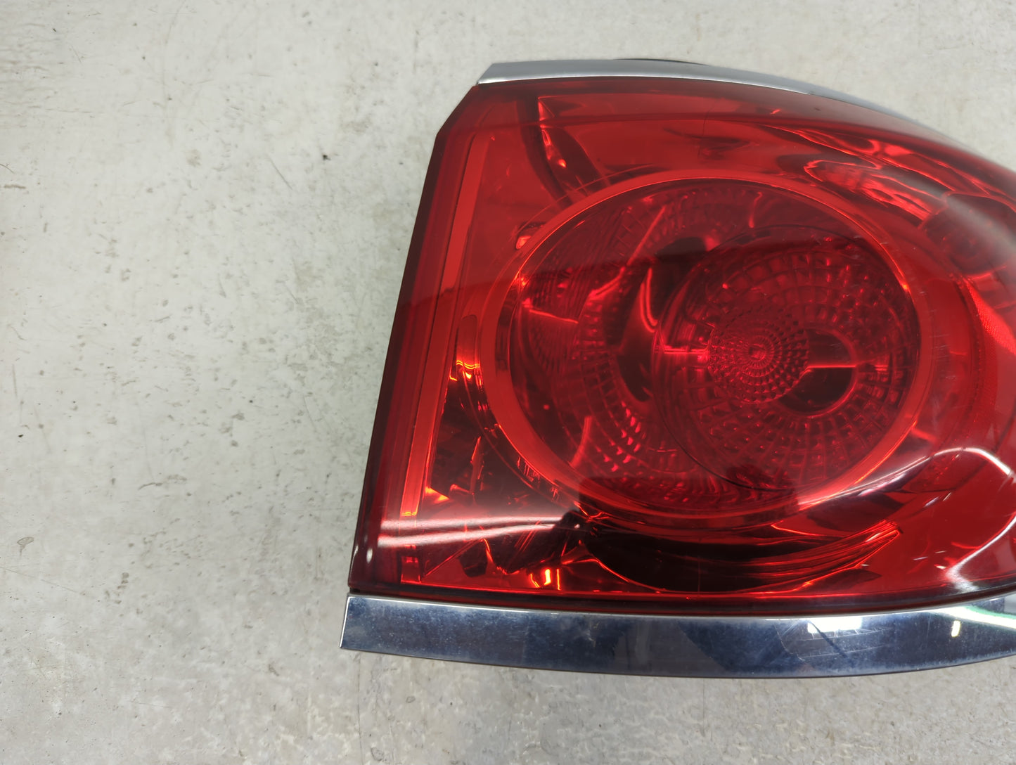 2008-2012 Buick Enclave Tail Light Assembly Passenger Right OEM Fits Fits 2008 2009 2010 2011 2012 OEM Used Auto Parts - Oem