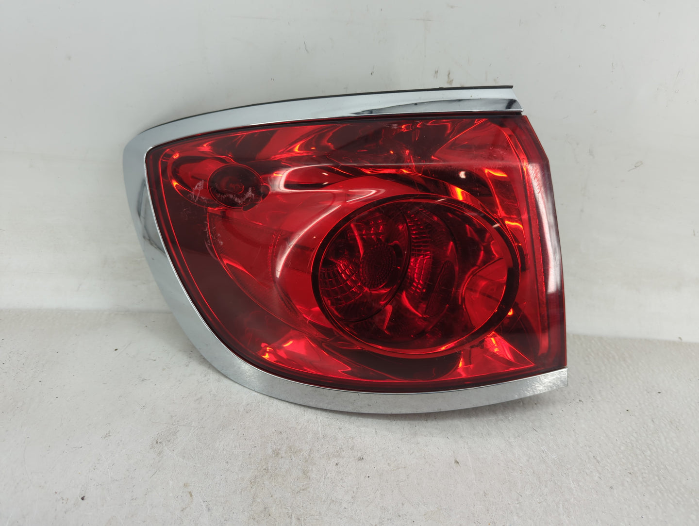 2008-2012 Buick Enclave Tail Light Assembly Driver Left OEM Fits Fits 2008 2009 2010 2011 2012 OEM Used Auto Parts - Oemused