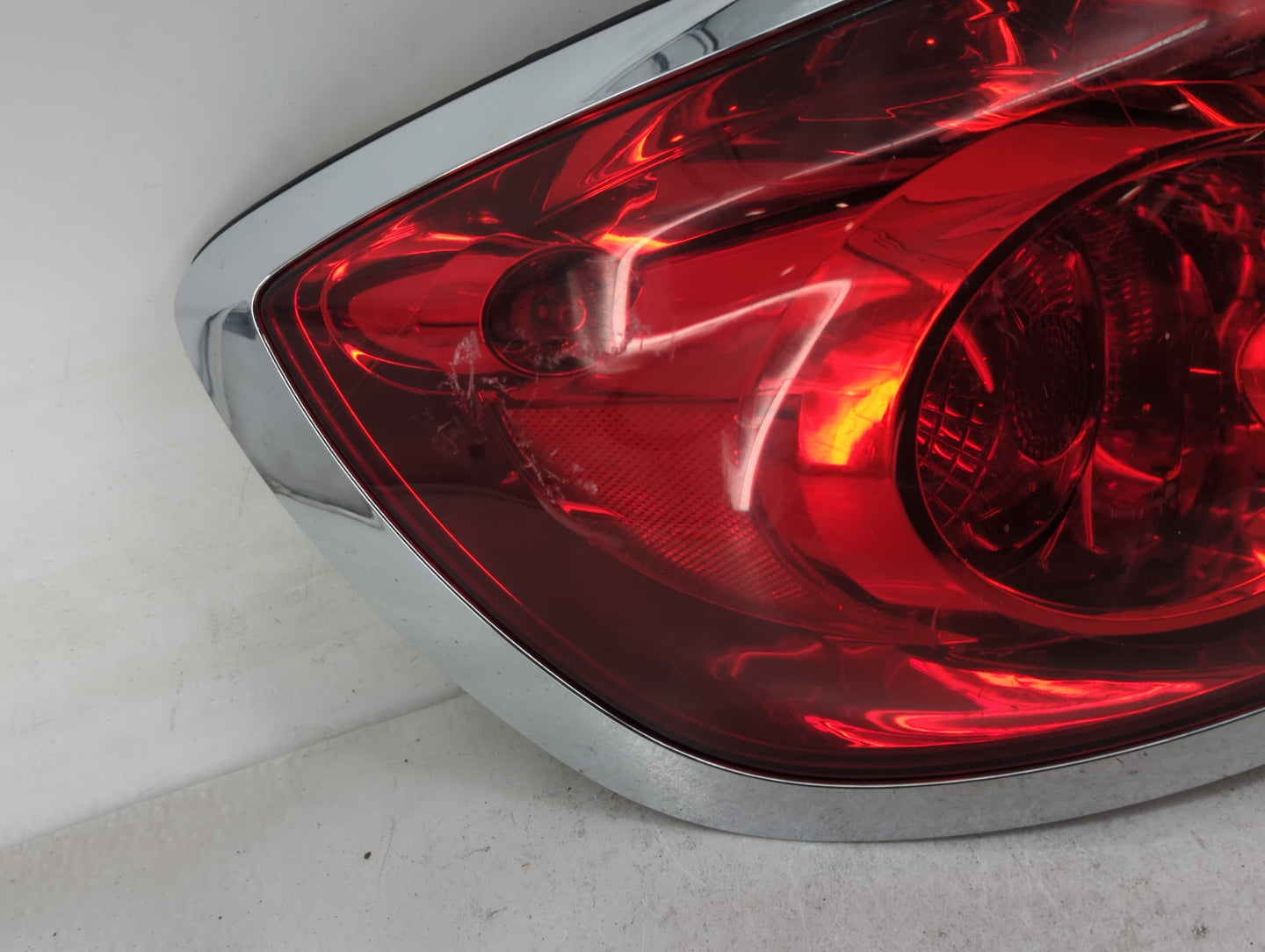 2008-2012 Buick Enclave Tail Light Assembly Driver Left OEM Fits Fits 2008 2009 2010 2011 2012 OEM Used Auto Parts - Oemused