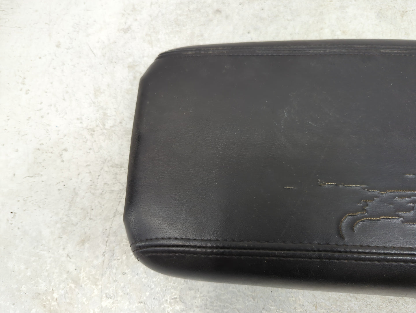2008-2017 Buick Enclave Center Console Armrest Cover Lid Fits Fits 2007 2008 2009 2010 2011 2012 2013 2014 2015 2016 2017 OE