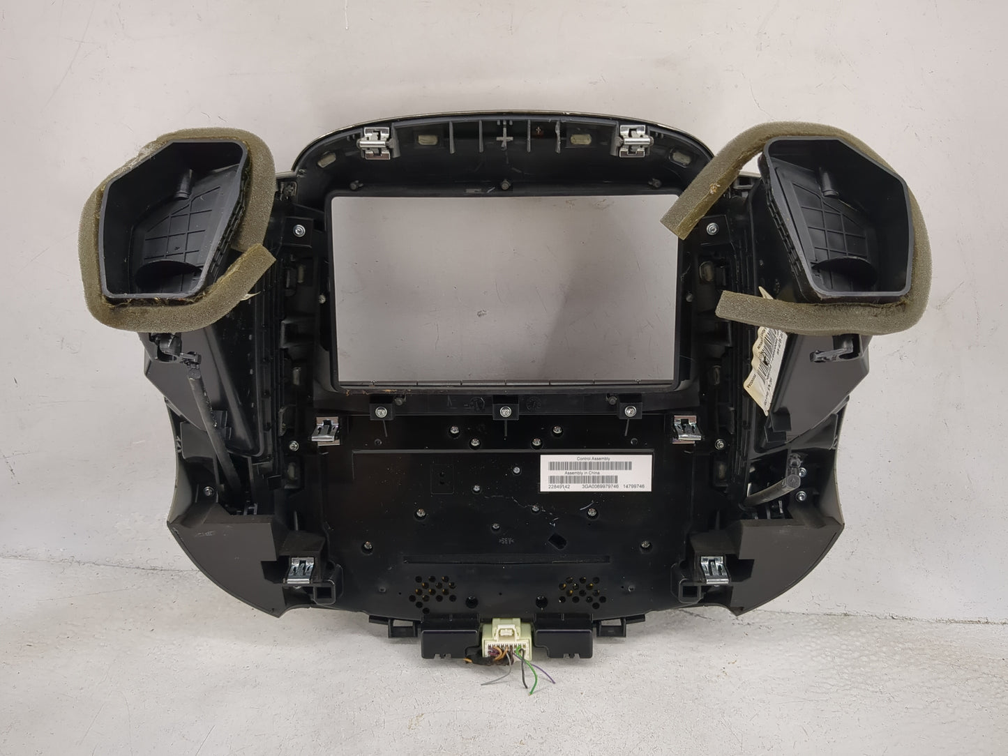 2013-2013 Buick Lacrosse Radio Control Panel 5019938 - Oemusedautoparts1.com
