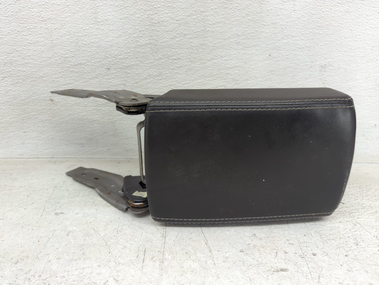 2010-2013 Buick Lacrosse Center Console Armrest Cover Lid Fits Fits 2010 2011 2012 2013 OEM Used Auto Parts - Oemusedautopar