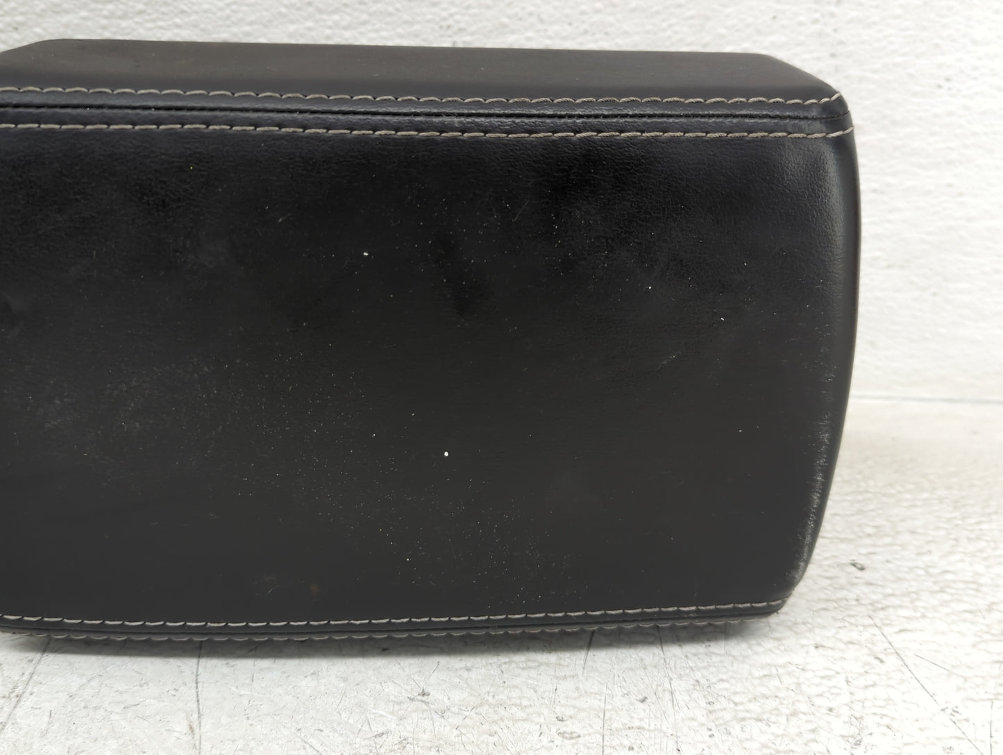 2010-2013 Buick Lacrosse Center Console Armrest Cover Lid Fits Fits 2010 2011 2012 2013 OEM Used Auto Parts - Oemusedautopar