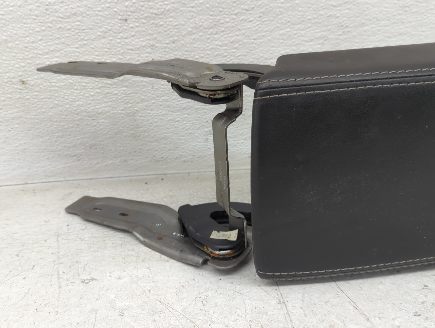 2010-2013 Buick Lacrosse Center Console Armrest Cover Lid Fits Fits 2010 2011 2012 2013 OEM Used Auto Parts - Oemusedautopar