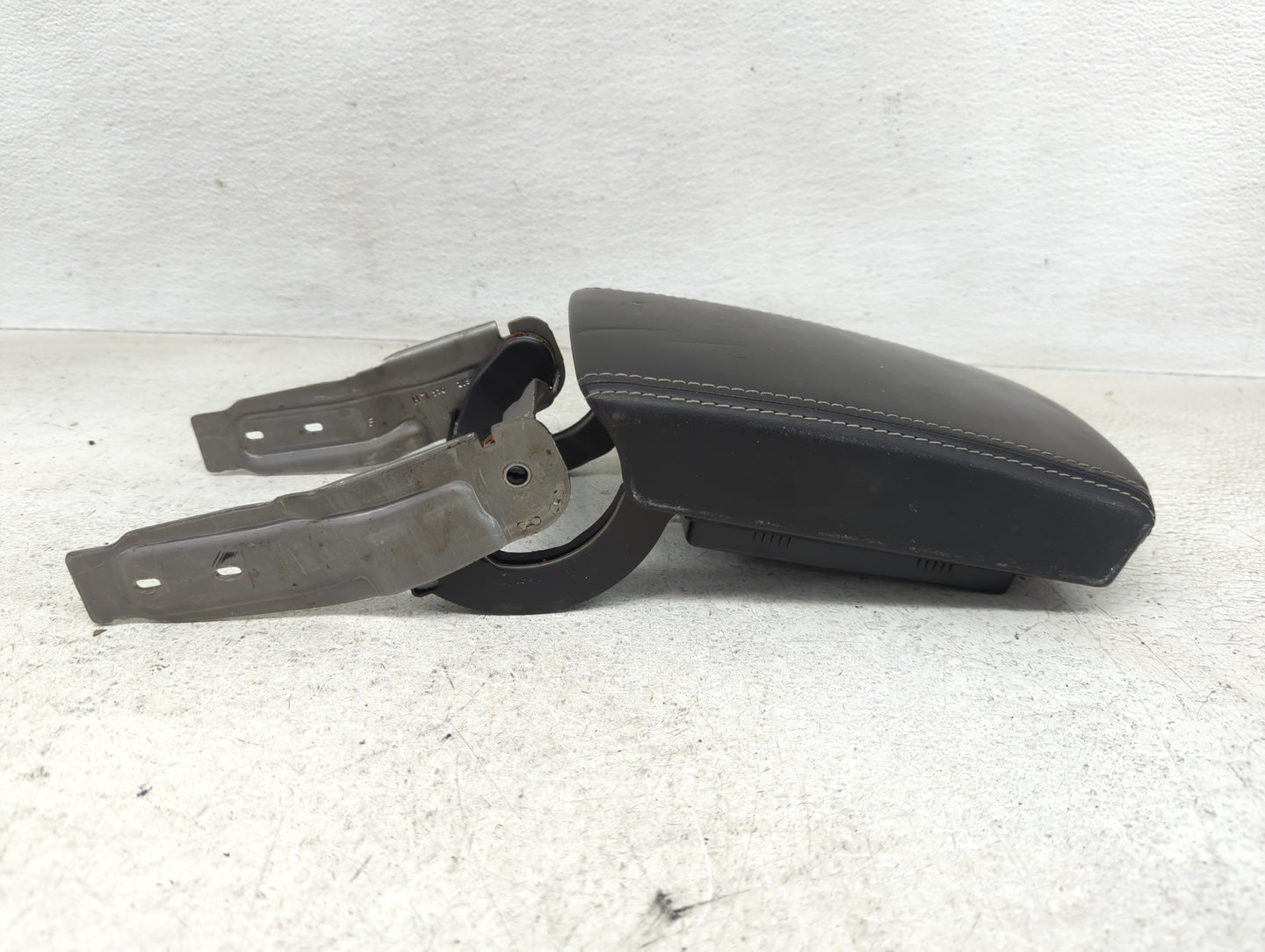 2010-2013 Buick Lacrosse Center Console Armrest Cover Lid Fits Fits 2010 2011 2012 2013 OEM Used Auto Parts - Oemusedautopar