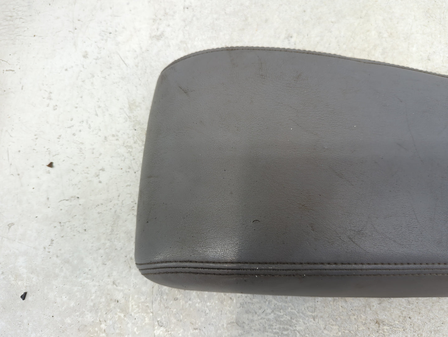 2005-2006 Buick Lacrosse Center Console Armrest Cover Lid Fits Fits 2005 2006 OEM Used Auto Parts - Oemusedautoparts1.com