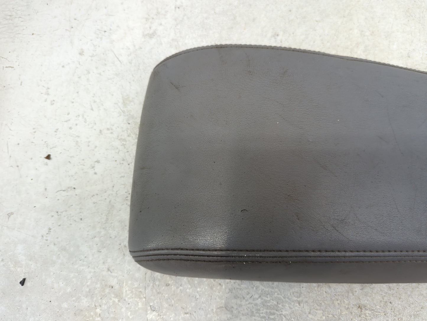 2005-2006 Buick Lacrosse Center Console Armrest Cover Lid Fits Fits 2005 2006 OEM Used Auto Parts - Oemusedautoparts1.com