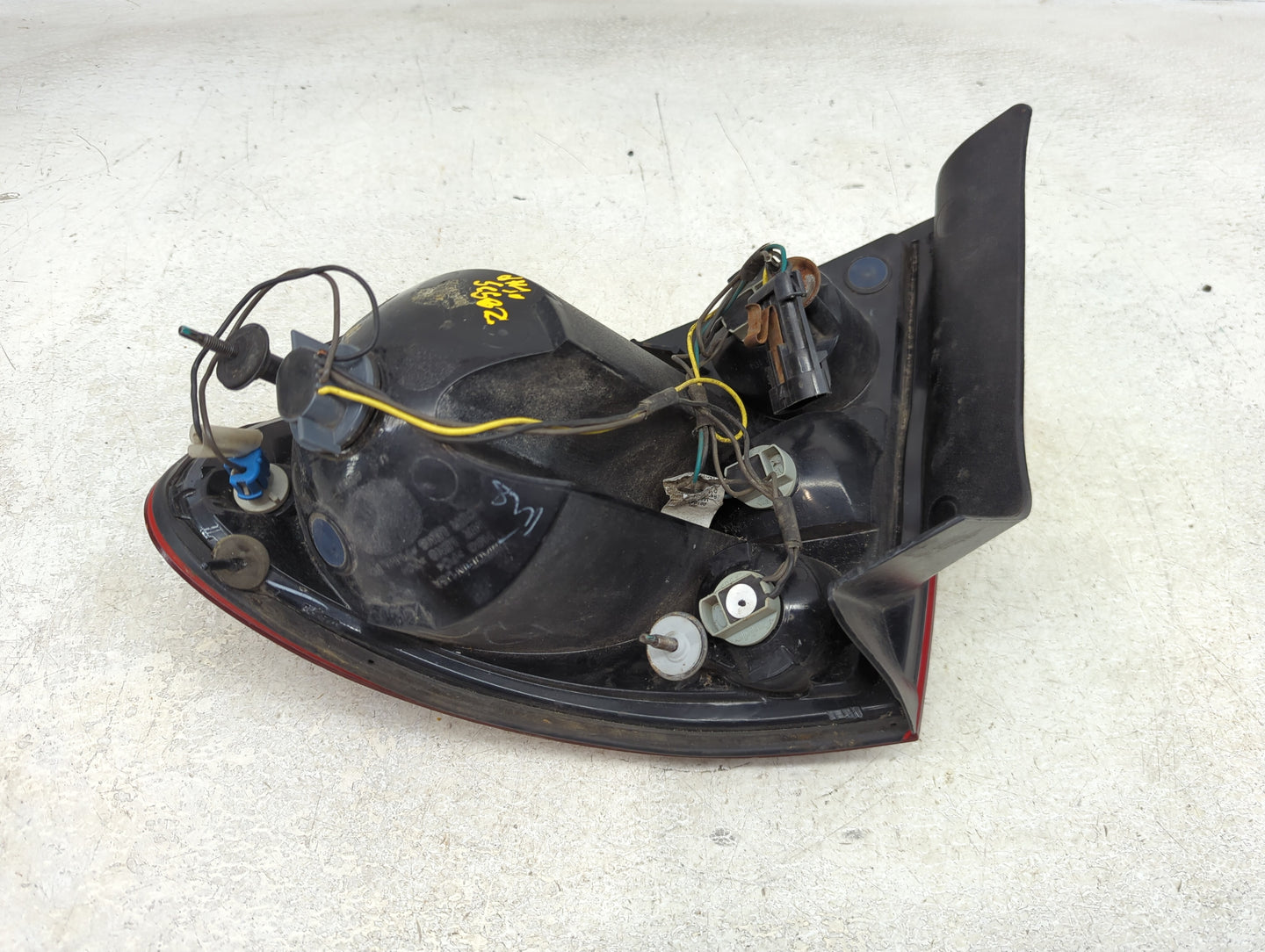2005-2009 Buick Lacrosse Tail Light Assembly Driver Left OEM Fits Fits 2005 2006 2007 2008 2009 OEM Used Auto Parts - Oemuse