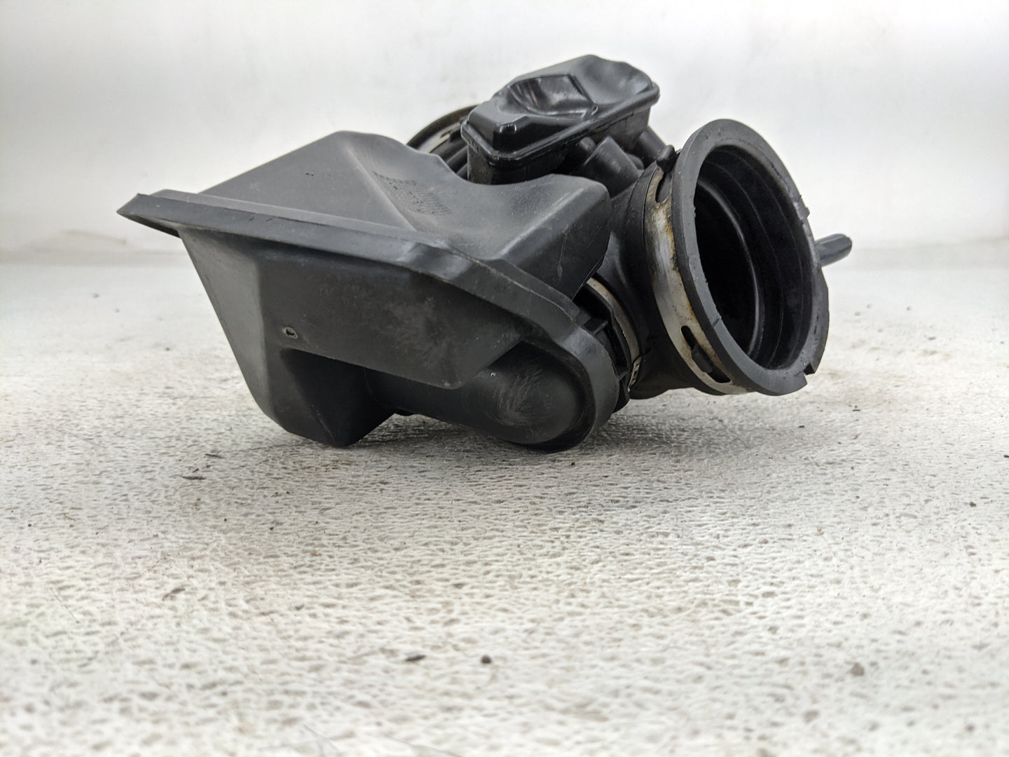 2012 Buick Lacrosse Air Cleaner Intake Duct Hose Tube 921936 - Oemusedautoparts1.com