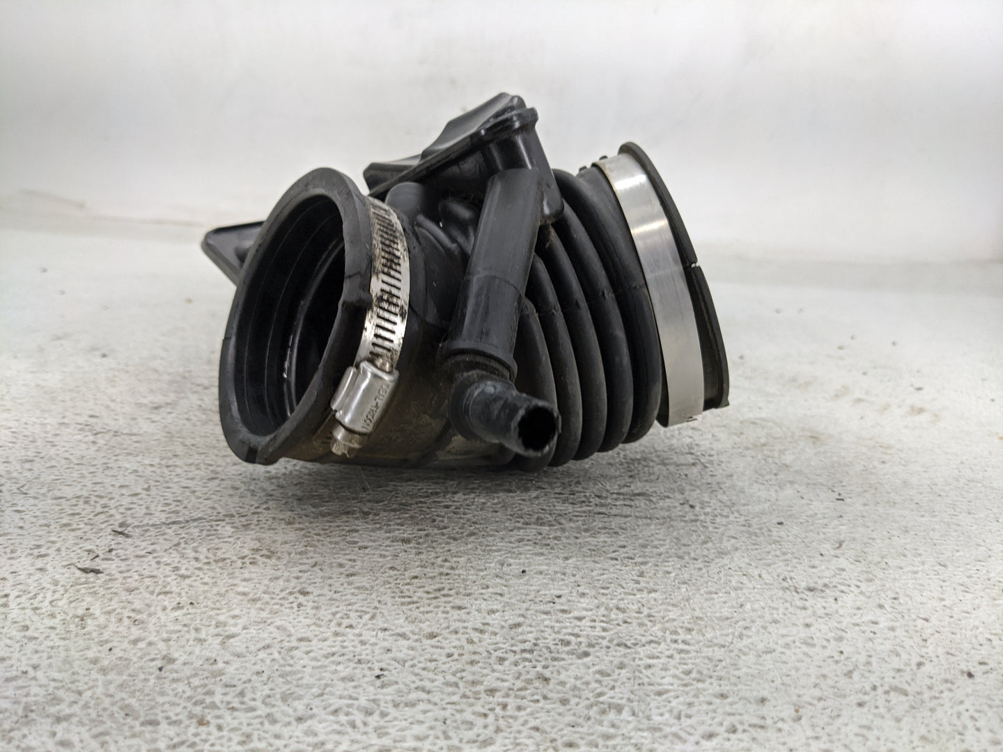 2012 Buick Lacrosse Air Cleaner Intake Duct Hose Tube 921936 - Oemusedautoparts1.com