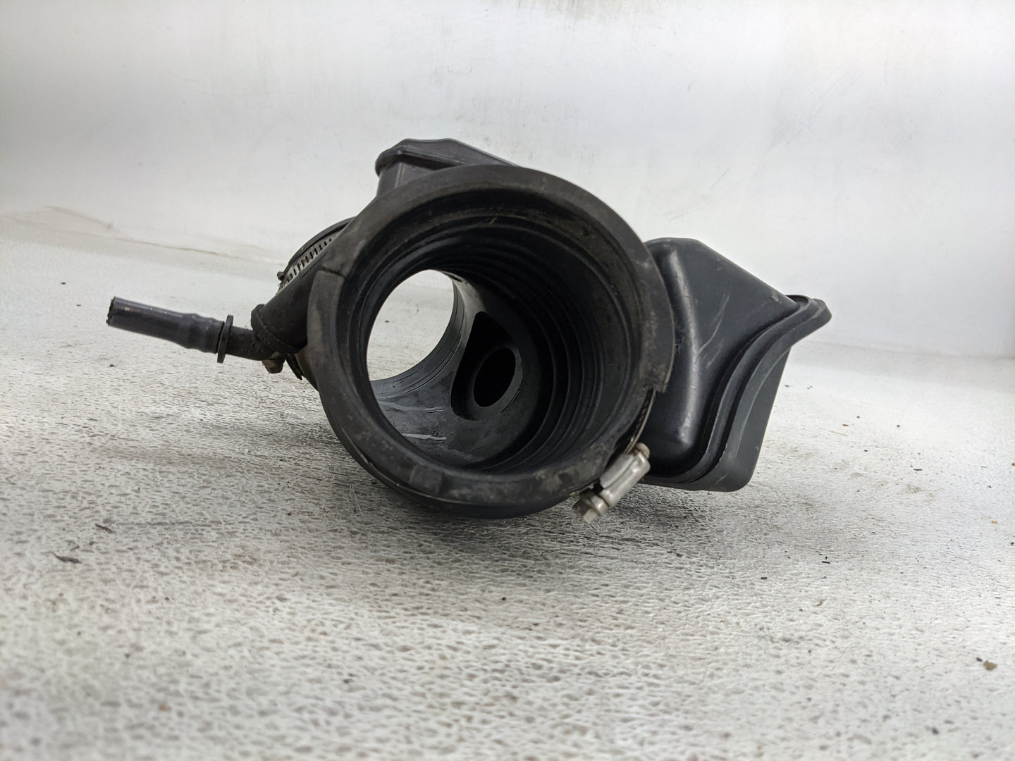 2012 Buick Lacrosse Air Cleaner Intake Duct Hose Tube 921936 - Oemusedautoparts1.com