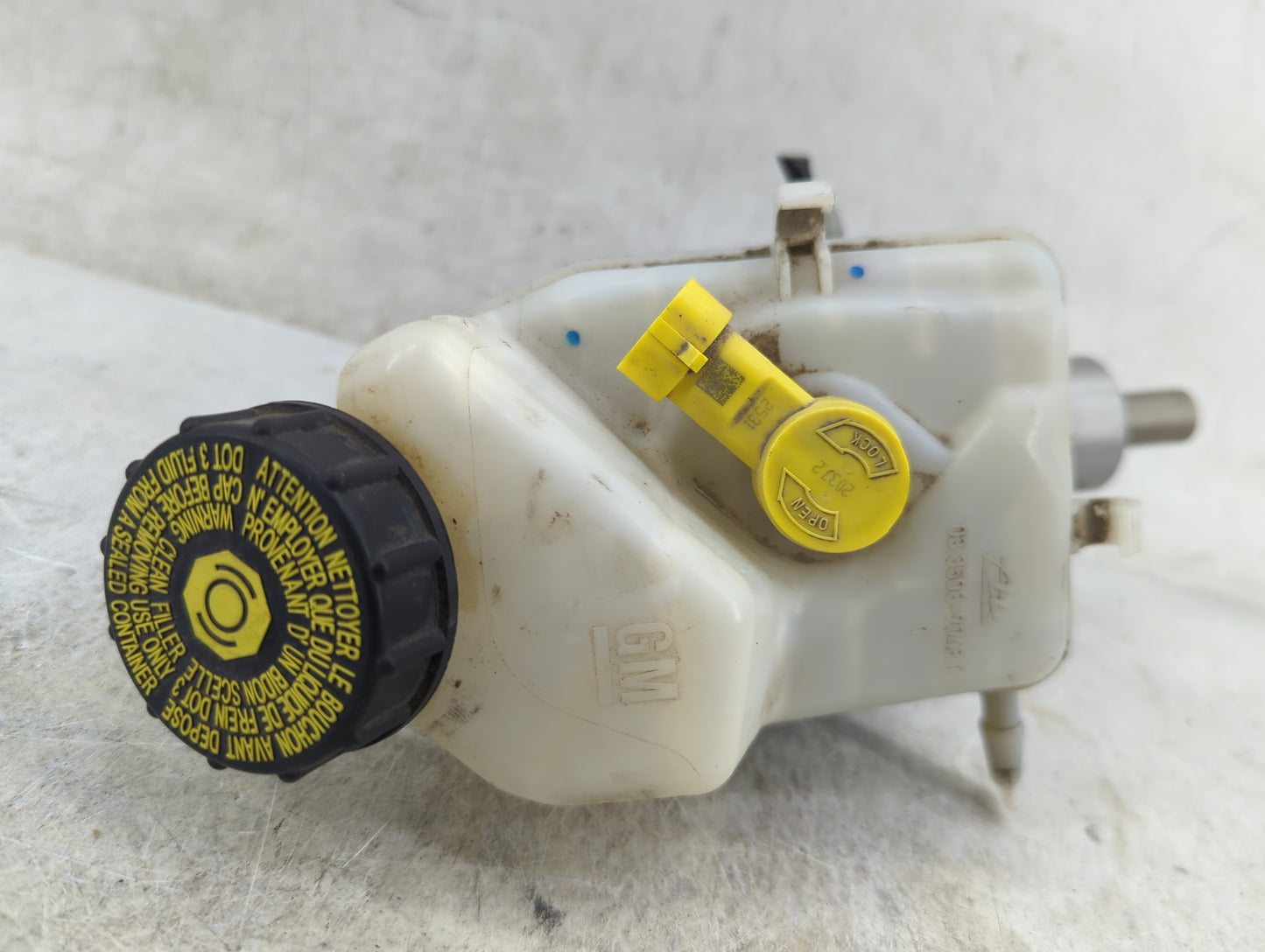 2011-2016 Buick Lacrosse Brake Master Cylinder 921970 - Oemusedautoparts1.com