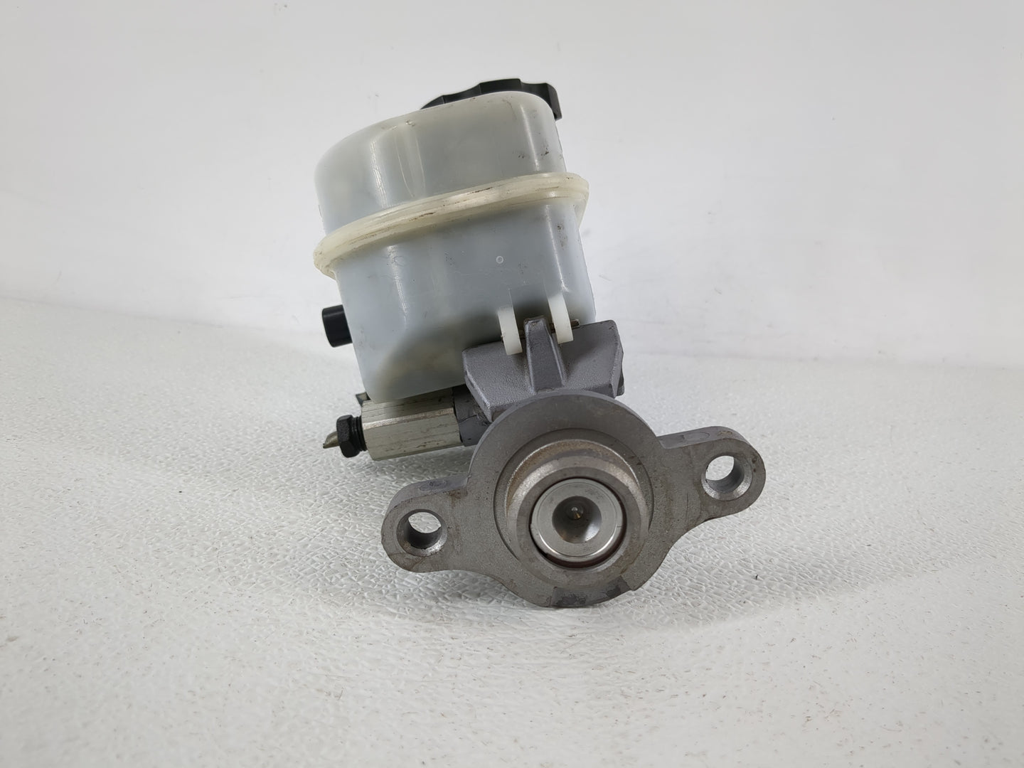 2000-2003 Buick Lesabre Brake Master Cylinder - Oemusedautoparts1.com