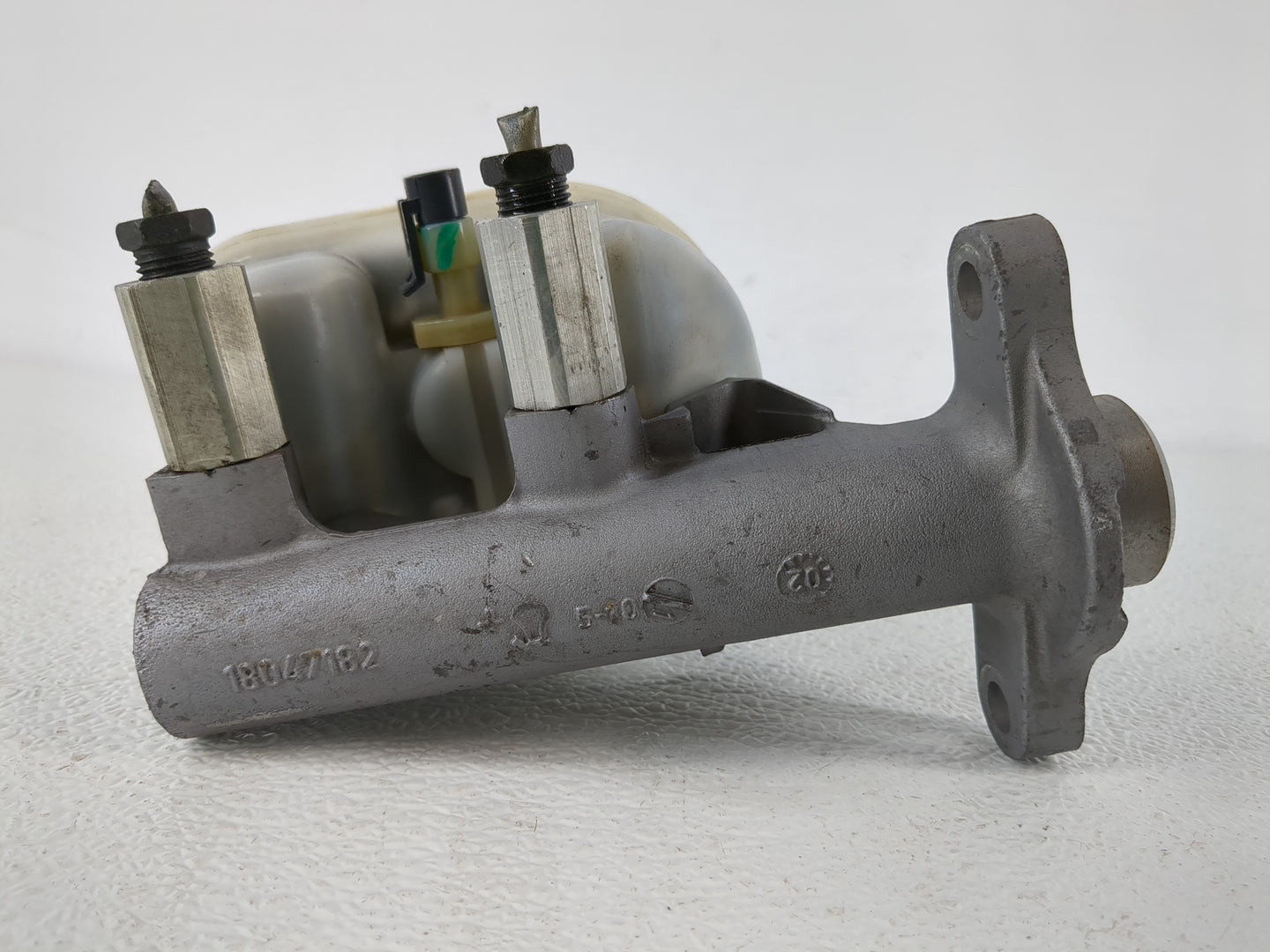 2000-2003 Buick Lesabre Brake Master Cylinder - Oemusedautoparts1.com