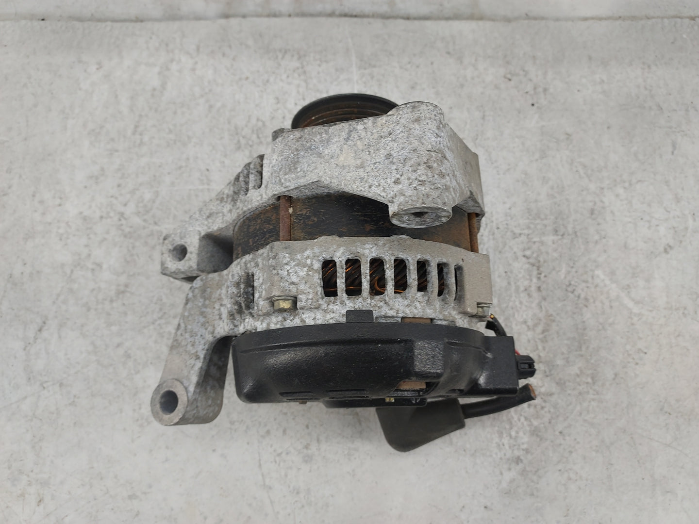 2004-2005 Buick Lesabre Alternator Replacement Generator Charging Assembly Engine OEM Fits Fits 2004 2005 OEM Used Auto Part